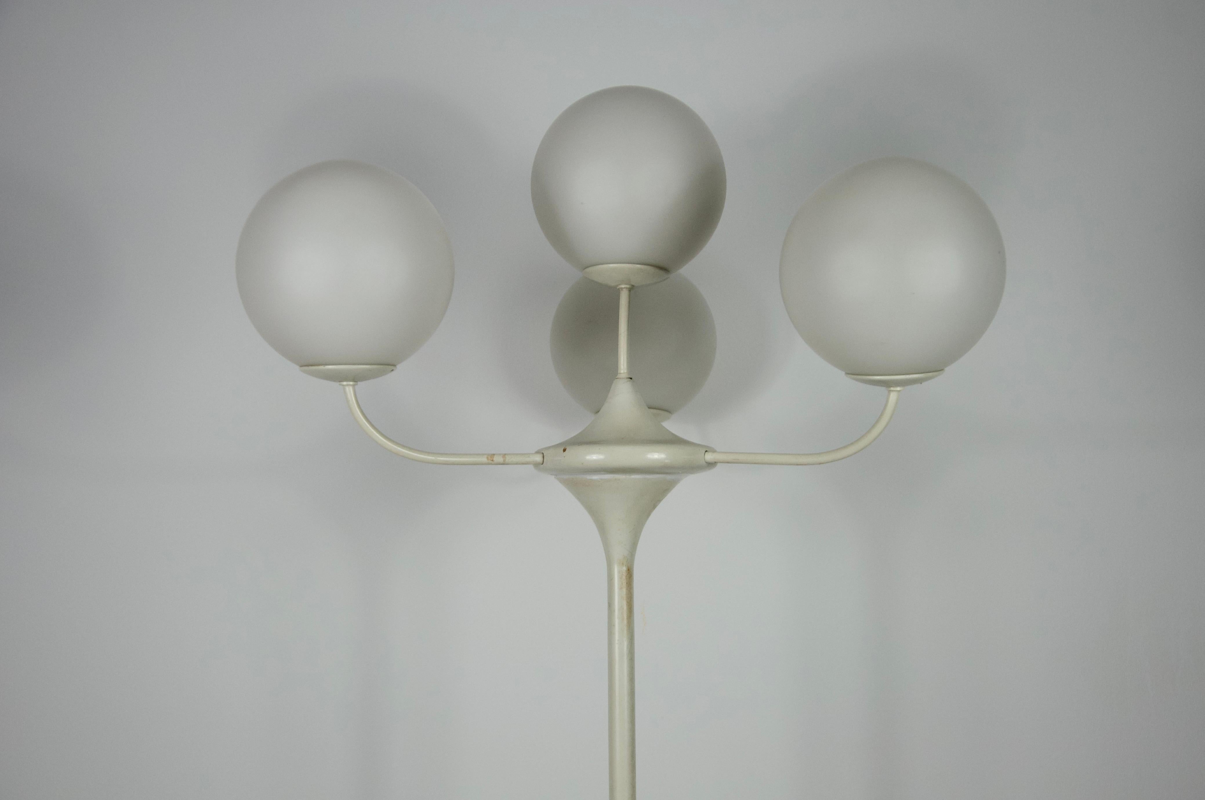 Mid-Century moderno Lampada da terra a 4 bracci di colore bianco del Midcentury, realizzata da Max Bill per Temde, 1960 in vendita