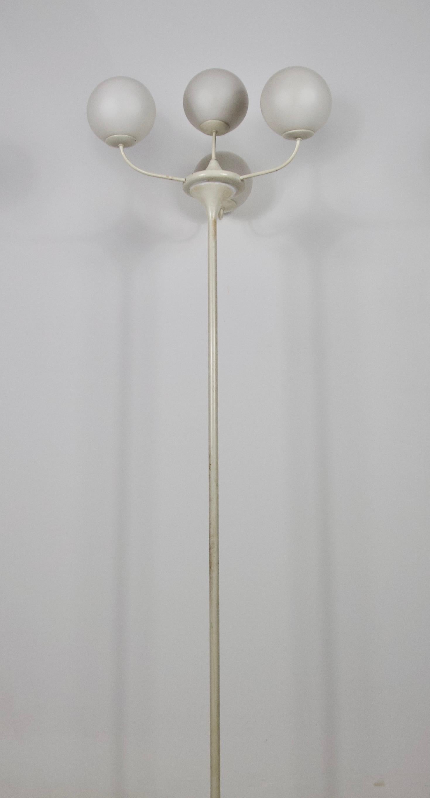Lampada da terra a 4 bracci di colore bianco del Midcentury, realizzata da Max Bill per Temde, 1960 in vendita 1