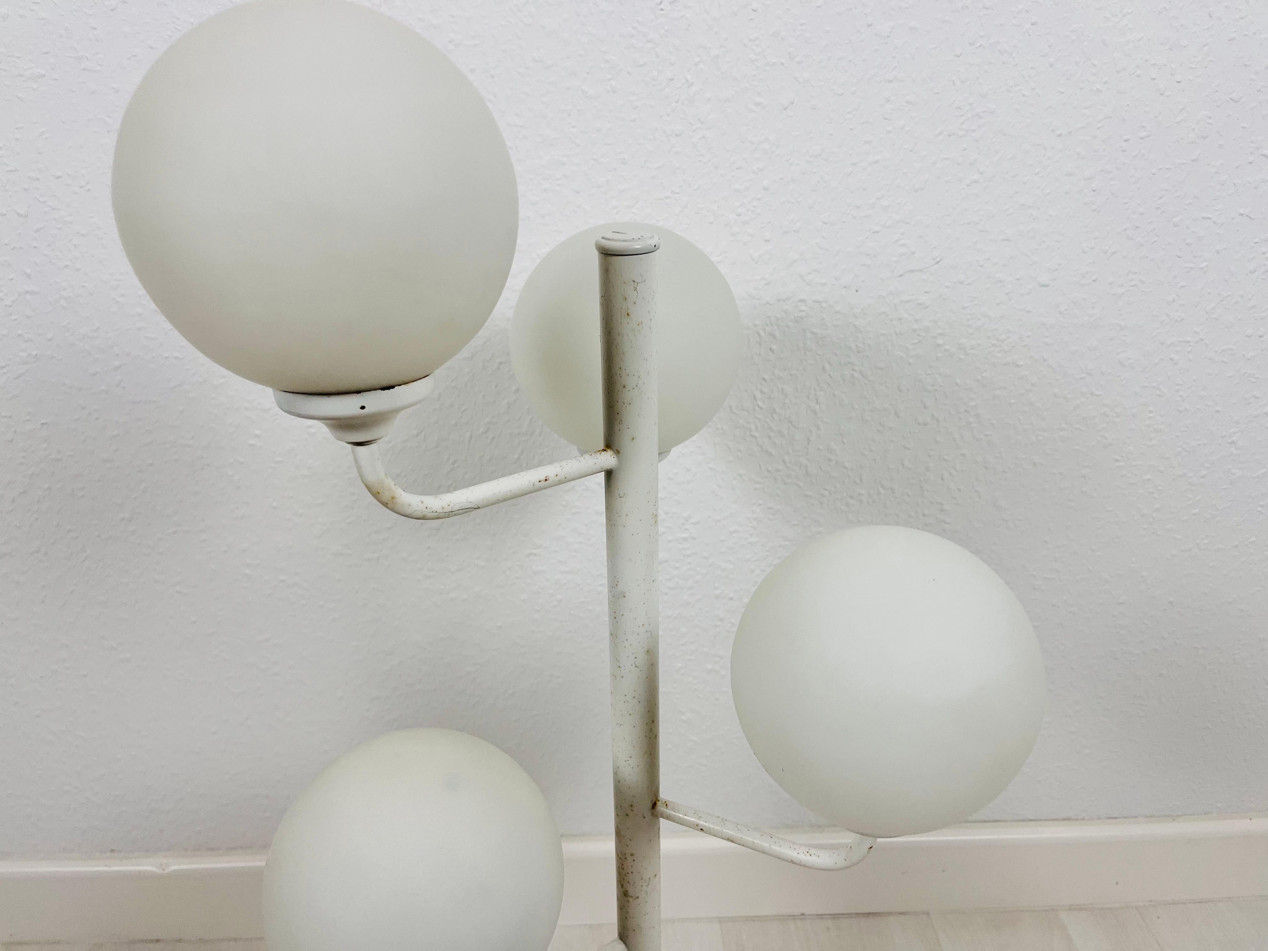 Midcentury White 4-Arm Space Age Floor Lamp, Germany, 1960s In Good Condition For Sale In Hagenbach, DE