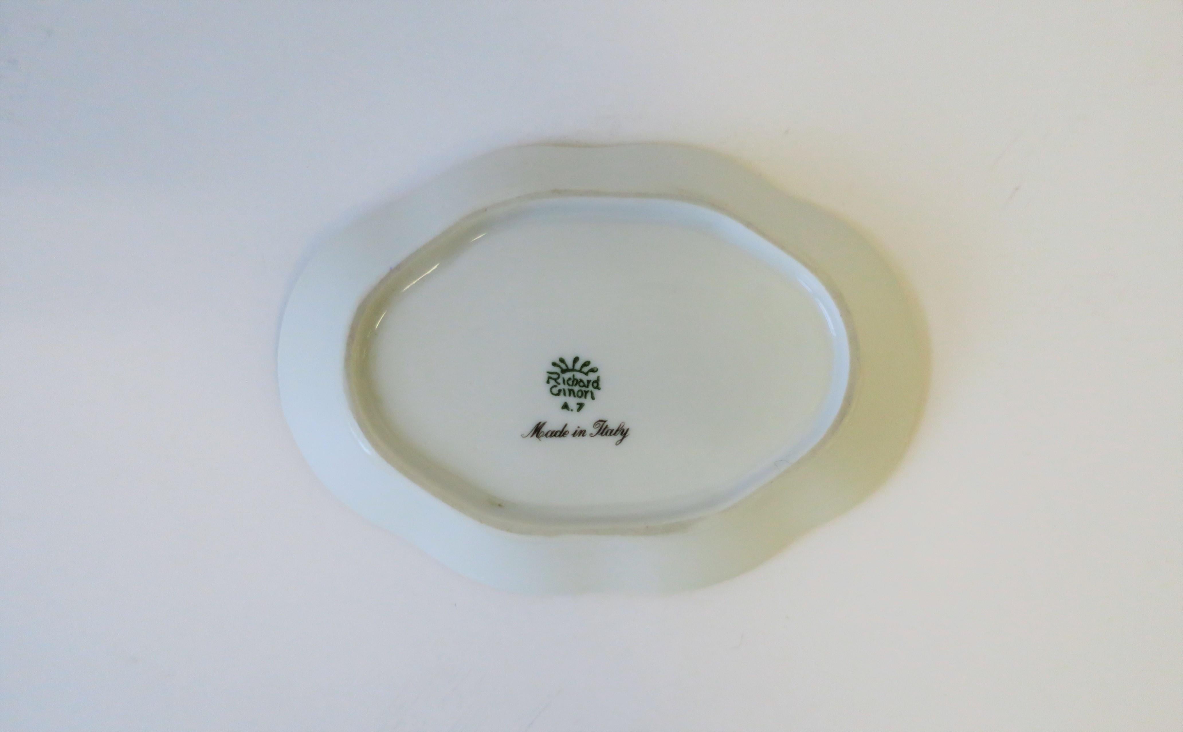 Midcentury White and Gold Italian Jewelry Dish by Richard Ginori In Good Condition In New York, NY