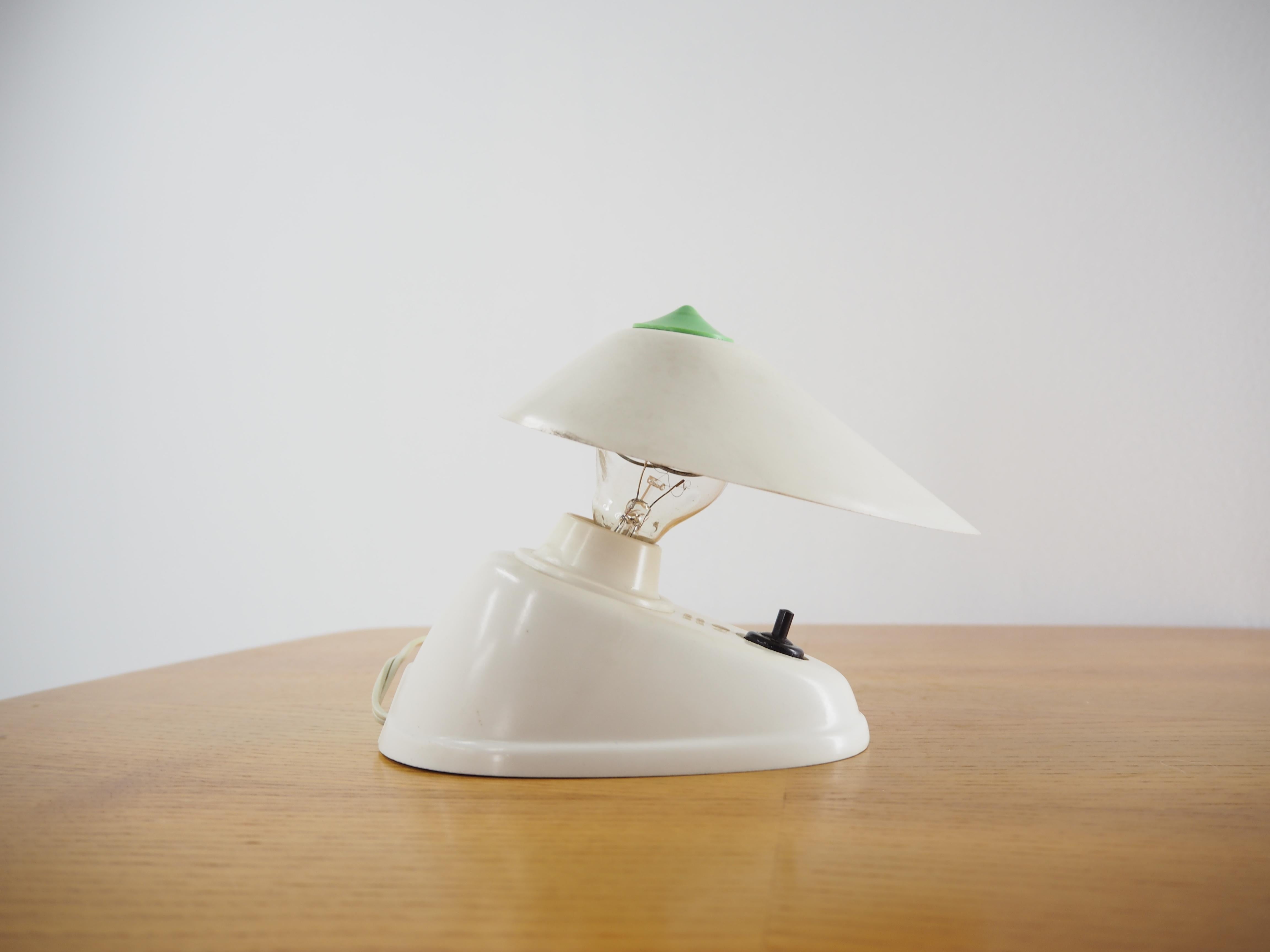 - Small Bakelite table or wall lamp with adjustable shade. 
- Good original condition.
- White Bakelite 
- Electric is original 195cm long.
- Fully functional
- On shade little stain on photo. 
   