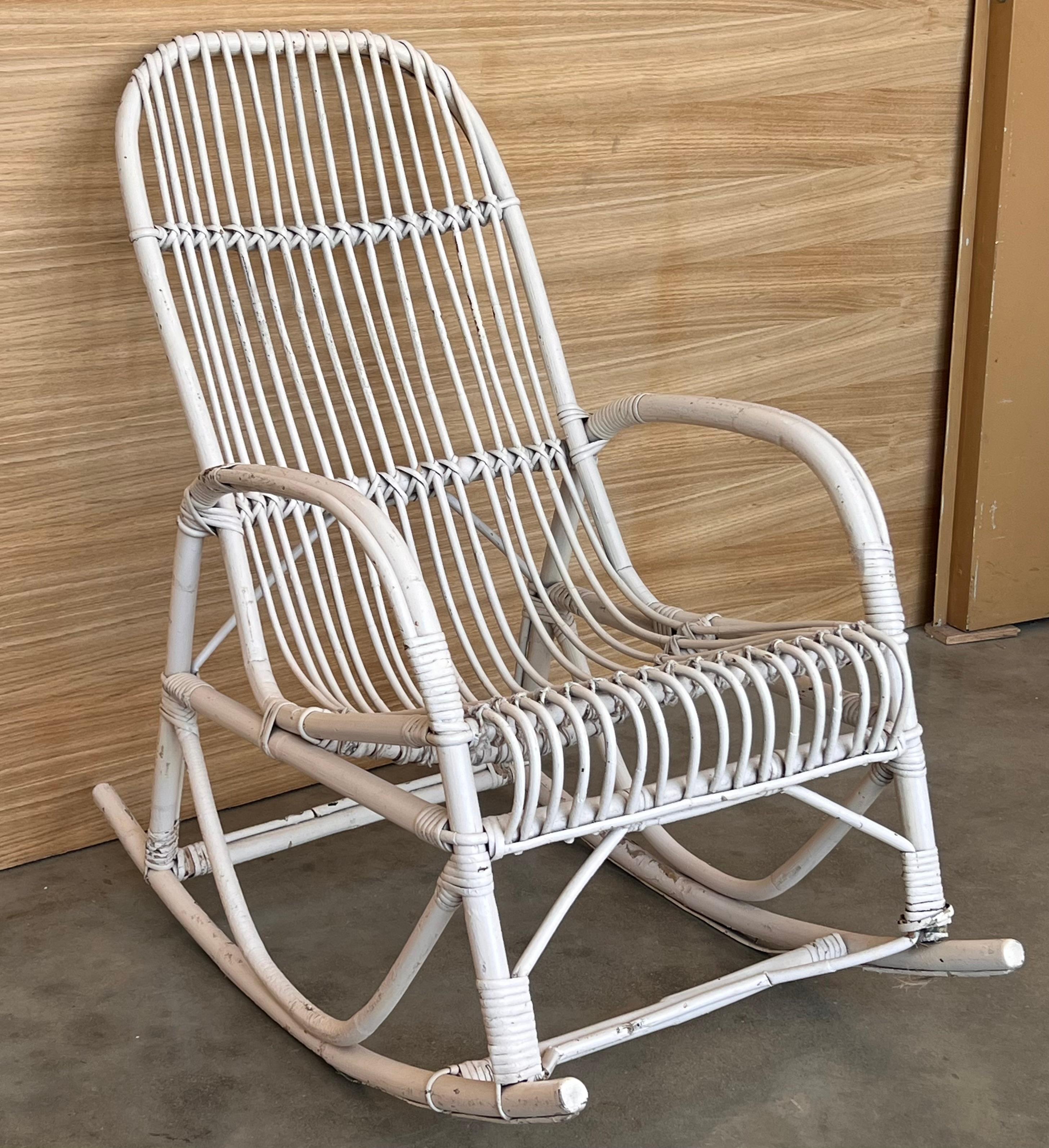Mid-Century moderno Sedie a dondolo in bambù bianco del Medioevo nello stile di Franco Albini, Italia in vendita