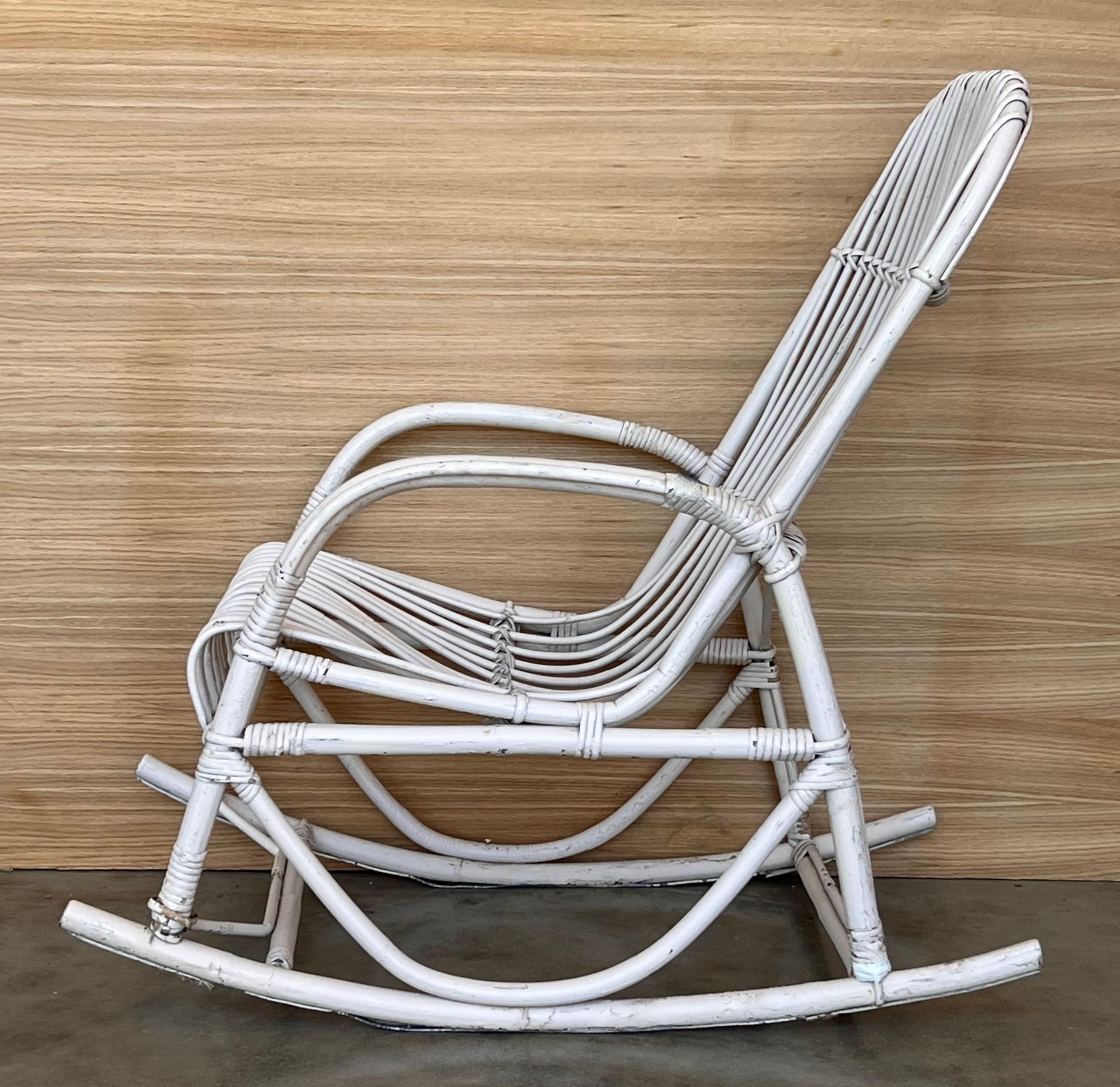 Italiano Sedie a dondolo in bambù bianco del Medioevo nello stile di Franco Albini, Italia in vendita