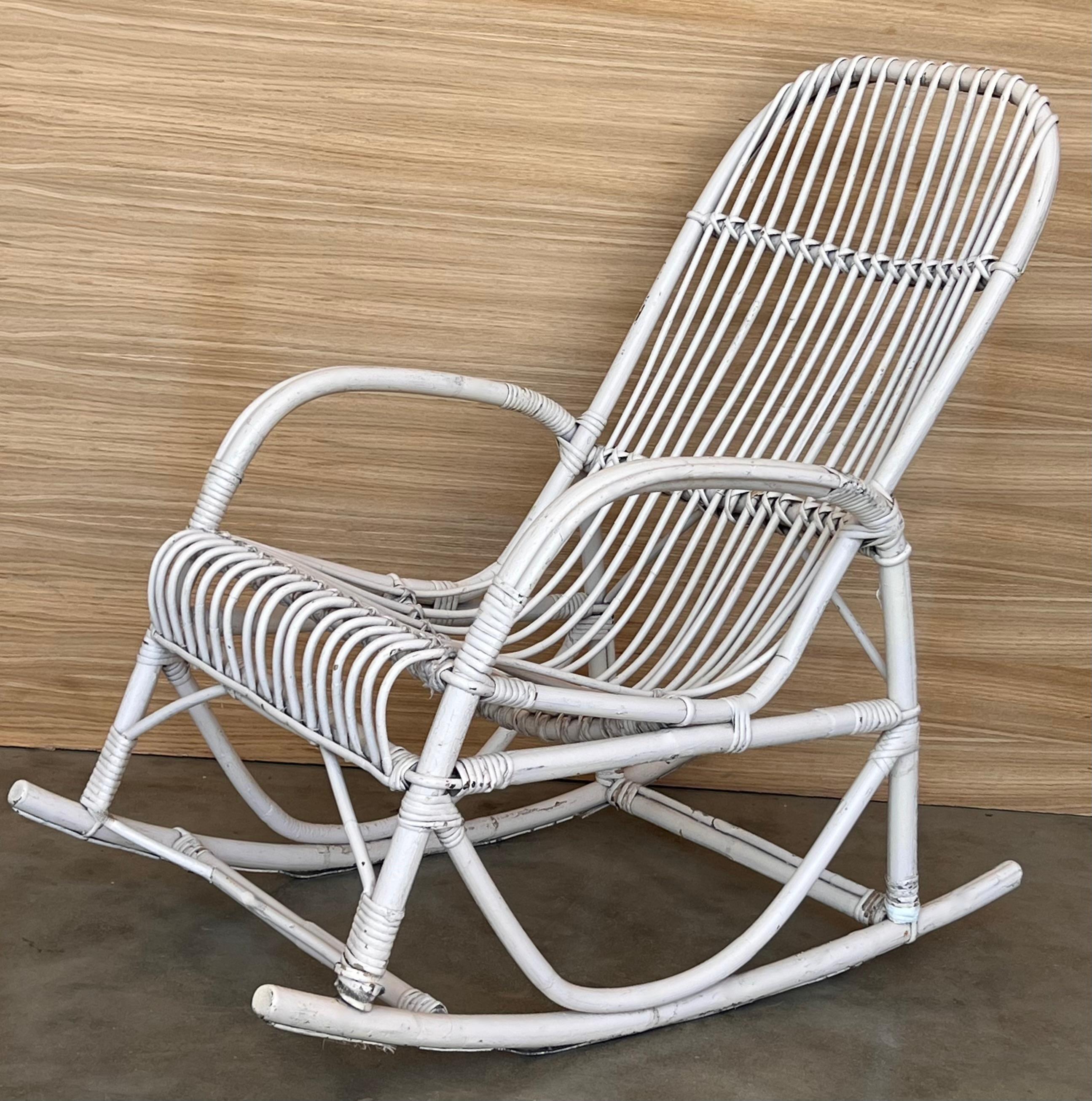 Sedie a dondolo in bambù bianco del Medioevo nello stile di Franco Albini, Italia In condizioni buone in vendita a Miami, FL