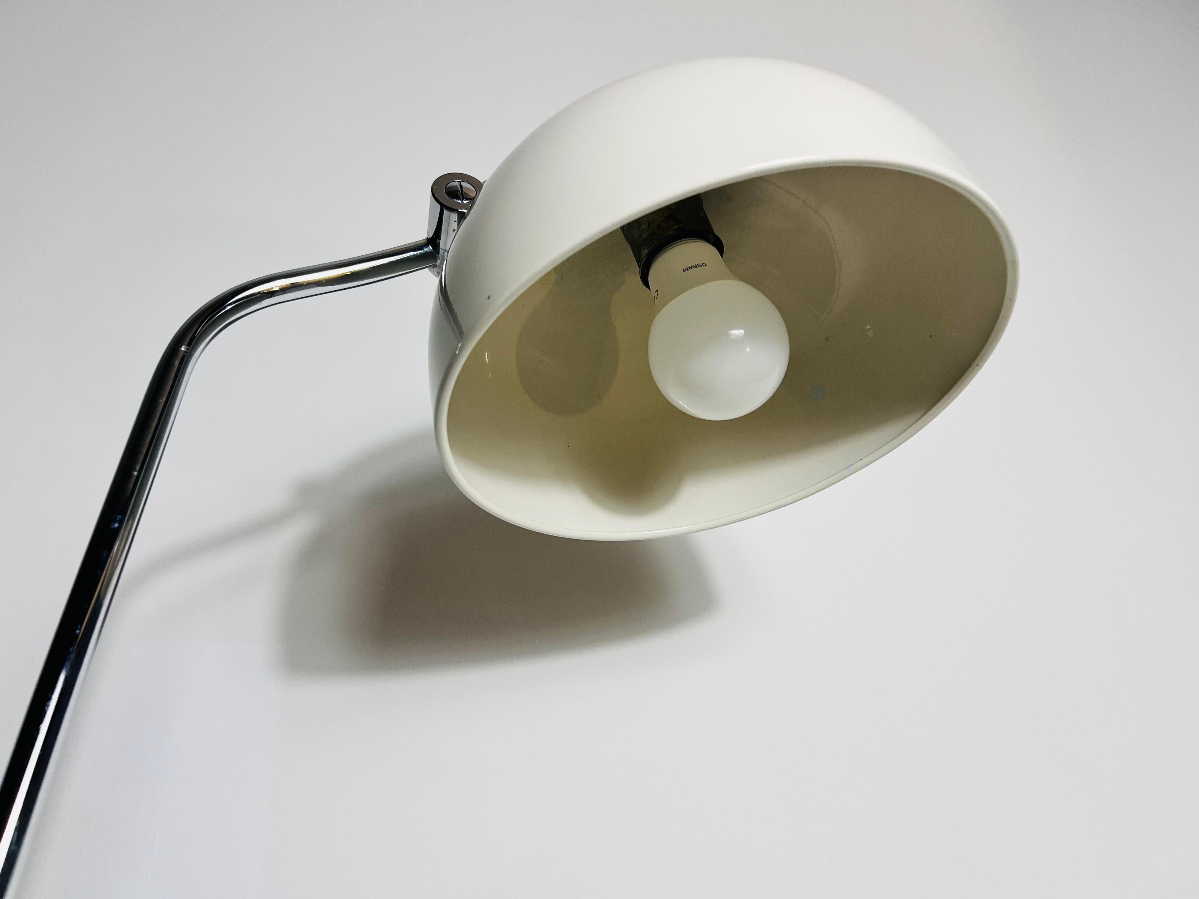 Weiße Bauhaus-Stehleuchte aus der Jahrhundertmitte, Deutschland, 1970er Jahre im Angebot 8