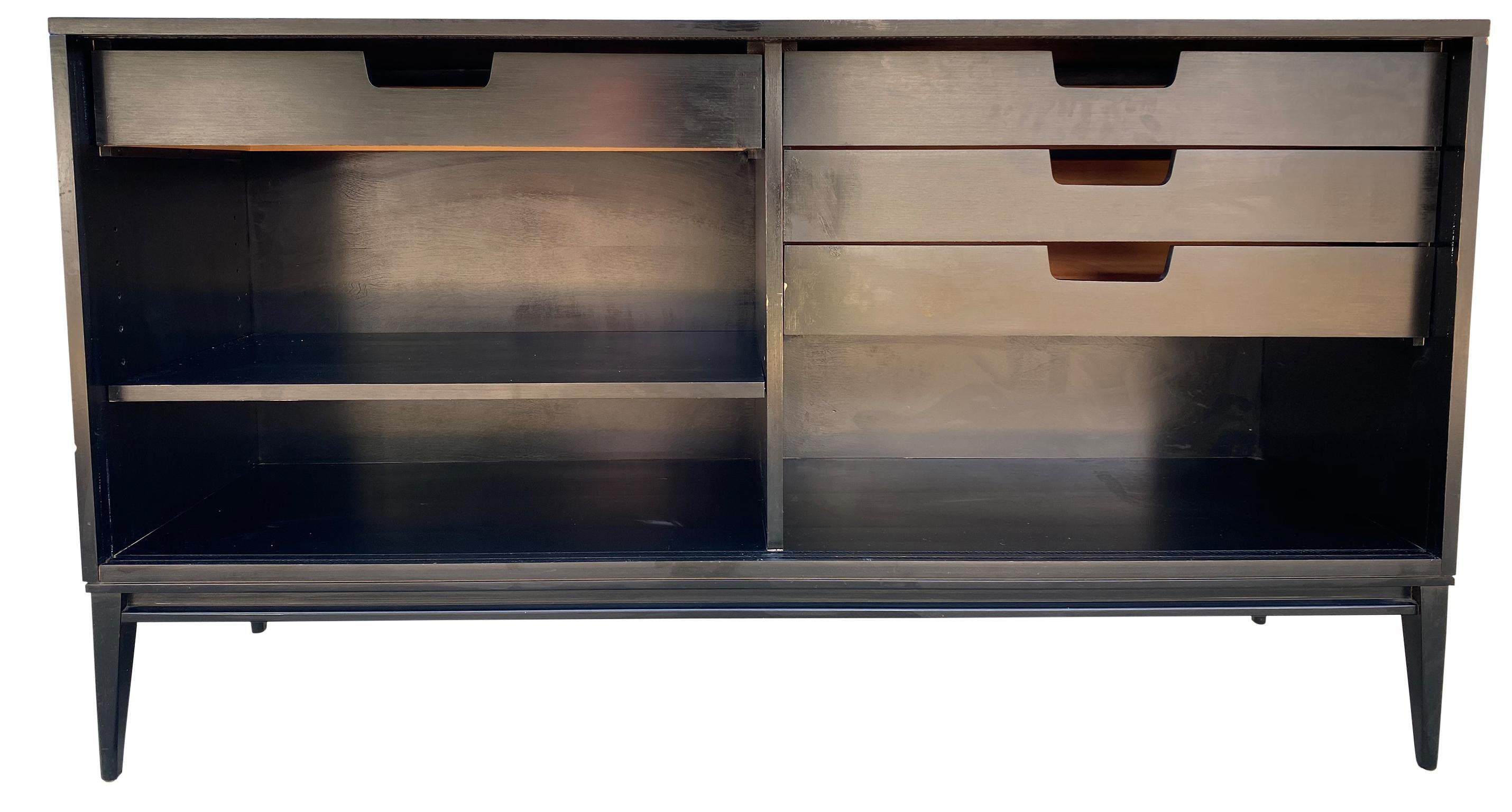 Credenza con ante bianche del Medioevo Paul McCobb Planner Group #1514 Laccato nero In condizioni buone in vendita a Brooklyn, NY