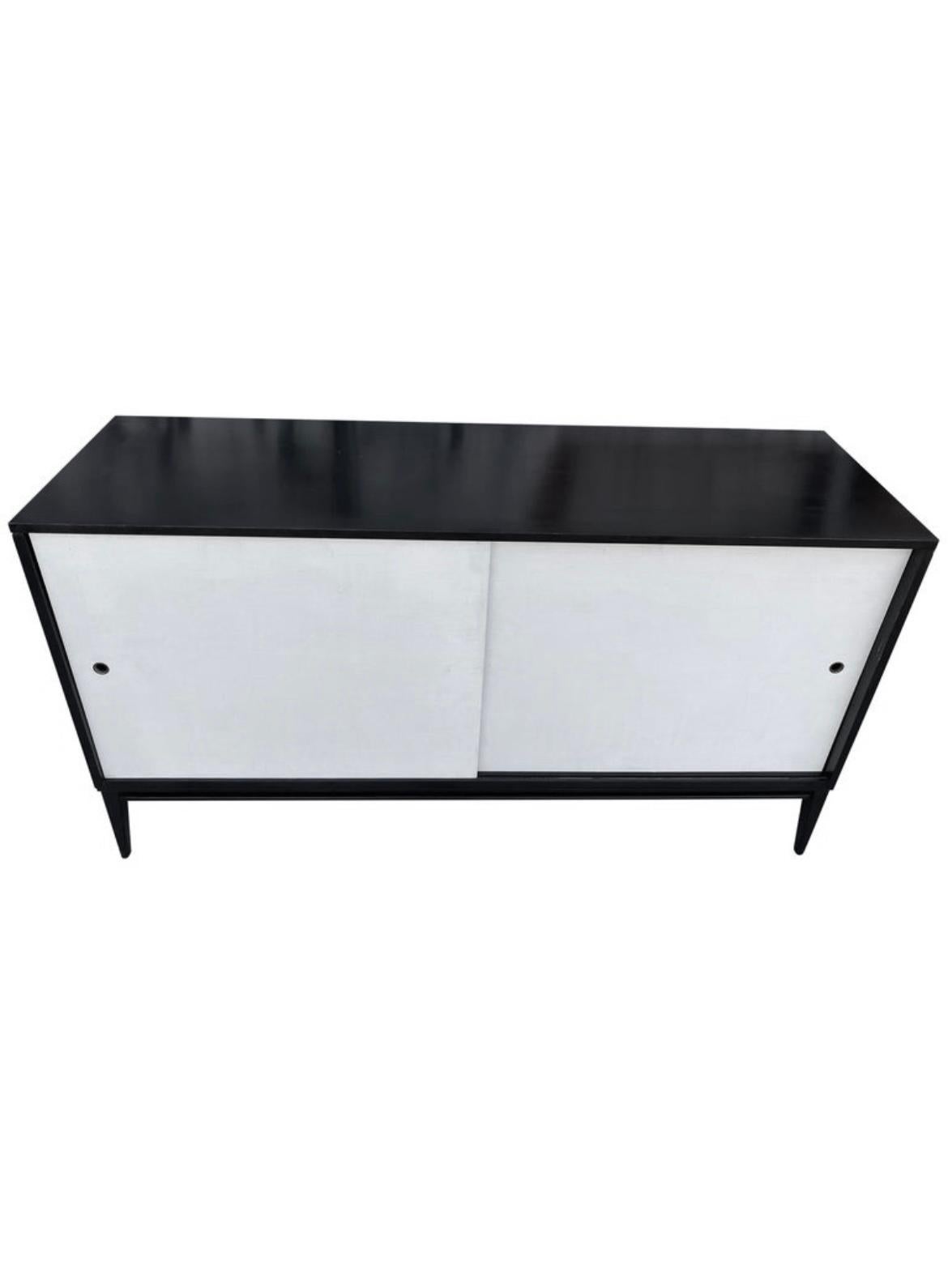 20th Century Midcentury White Door Credenza Paul McCobb Planner Group #1514 Black Lacquer For Sale