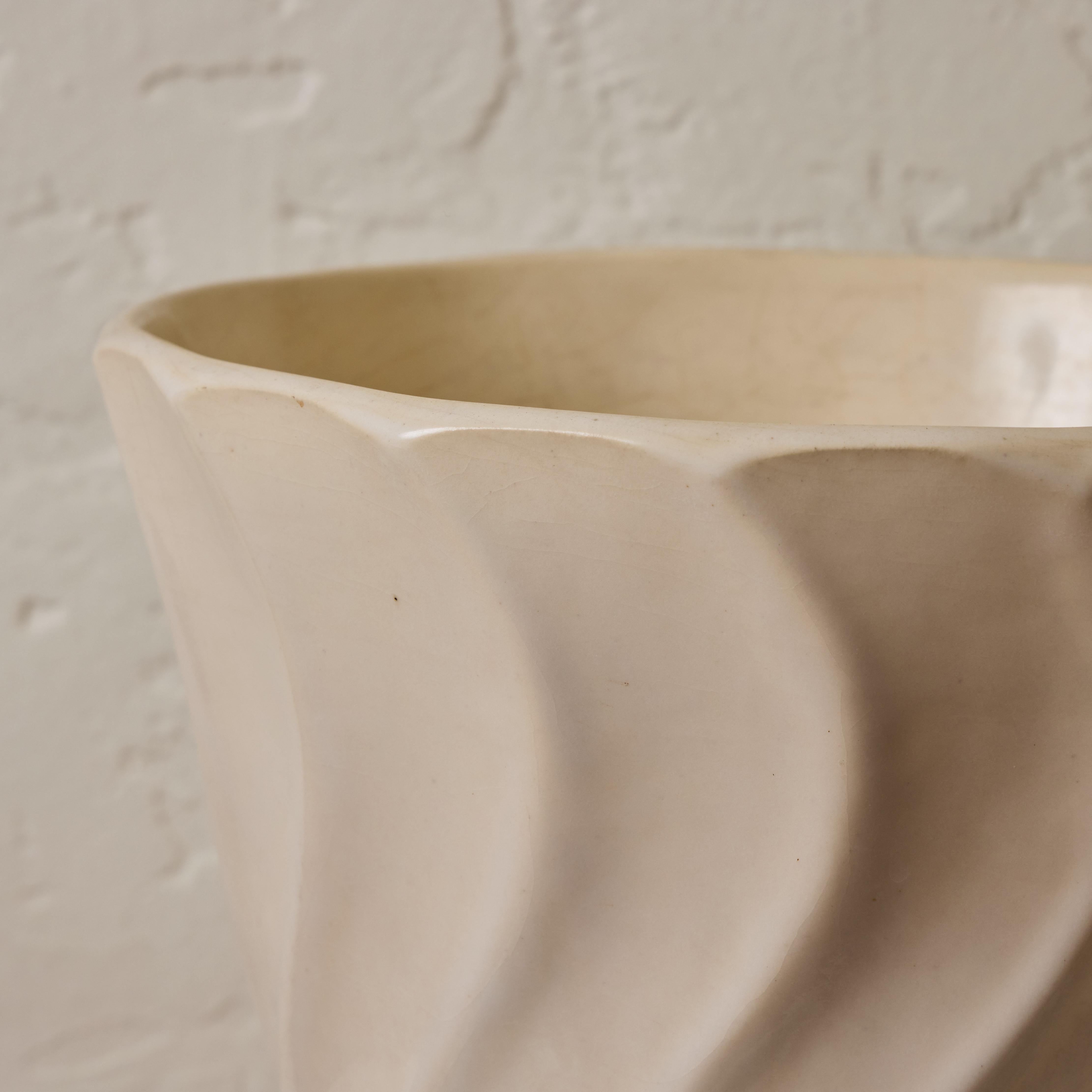 Jardinière Bauer en céramique blanche émaillée du milieu du siècle dernier en vente 2