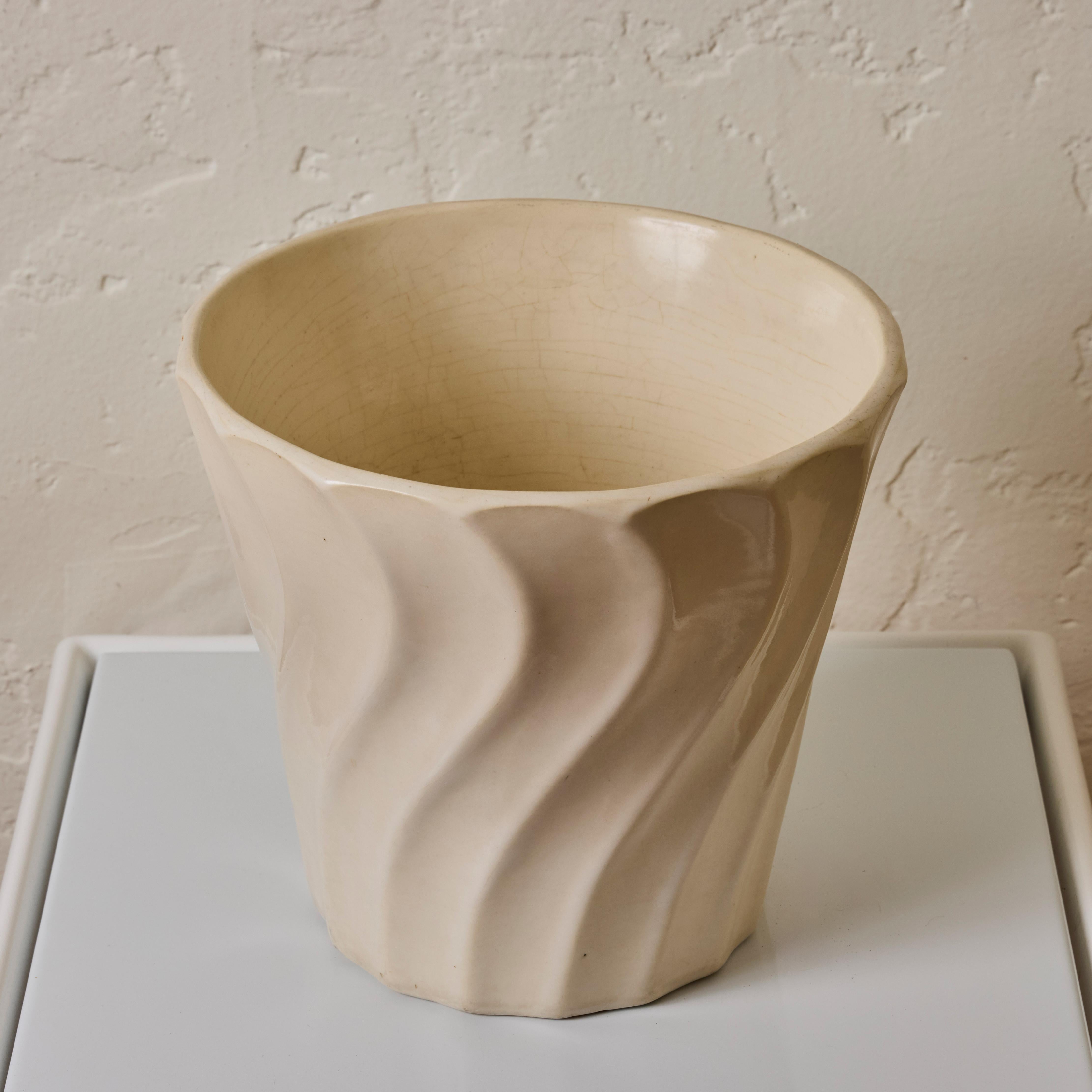 Jardinière Bauer en céramique blanche émaillée du milieu du siècle dernier en vente 1