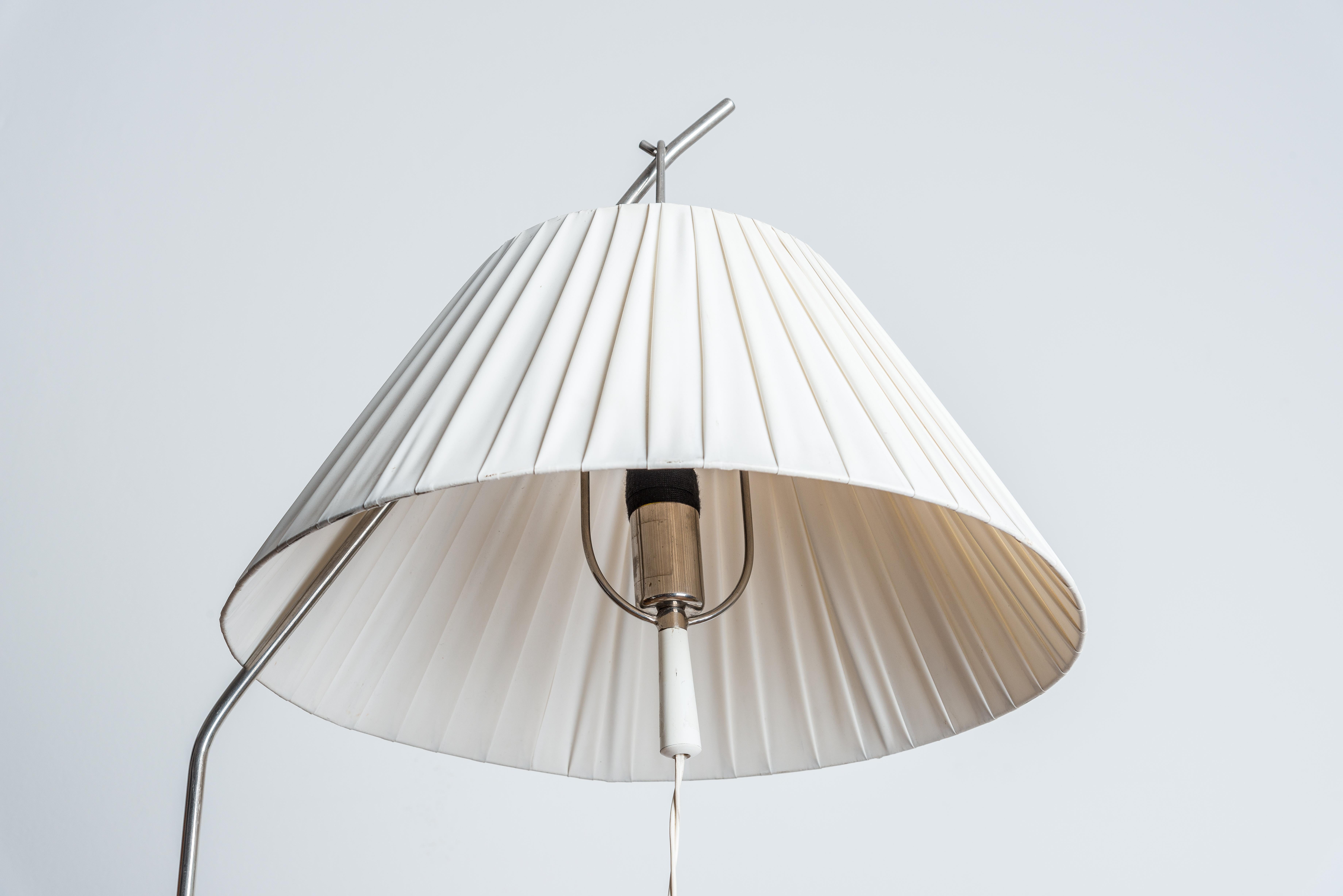 Mid-Century Modern Midcentury White Kalmar-Style Floor Lamp with pleated Vinyl Lamp Shade 1960s