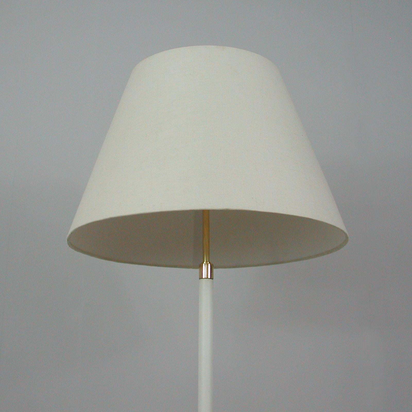 German Midcentury White Leather and Brass Floor Lamp by Vereinigte Werkstätten, 1950s For Sale