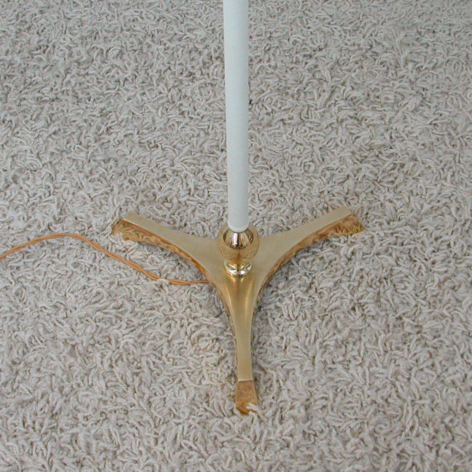 Midcentury White Leather and Brass Floor Lamp by Vereinigte Werkstätten, 1950s For Sale 1