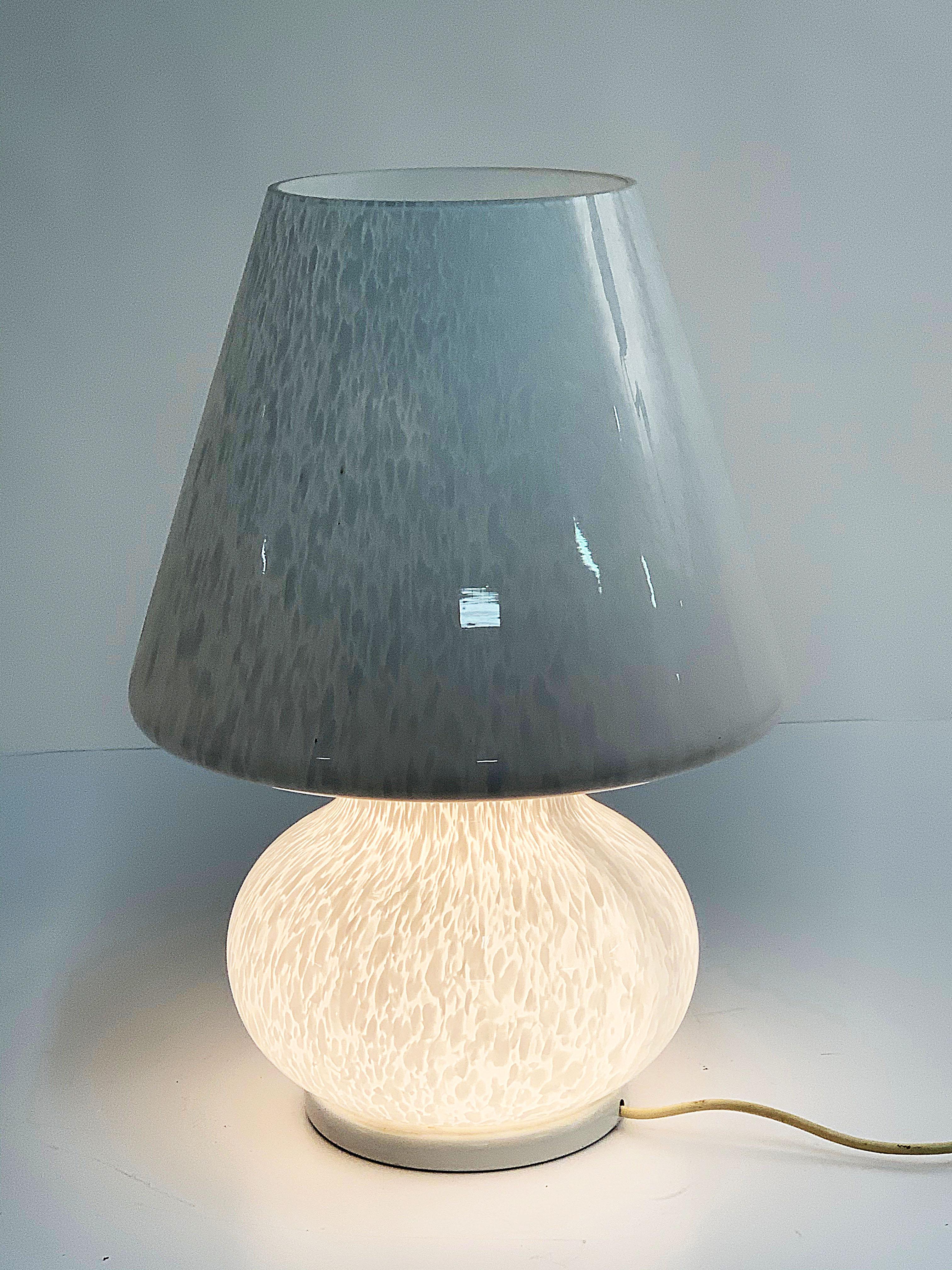 Midcentury White Murano Glass Italian Mushroom-Shaped Table Lamp, 1970s 4