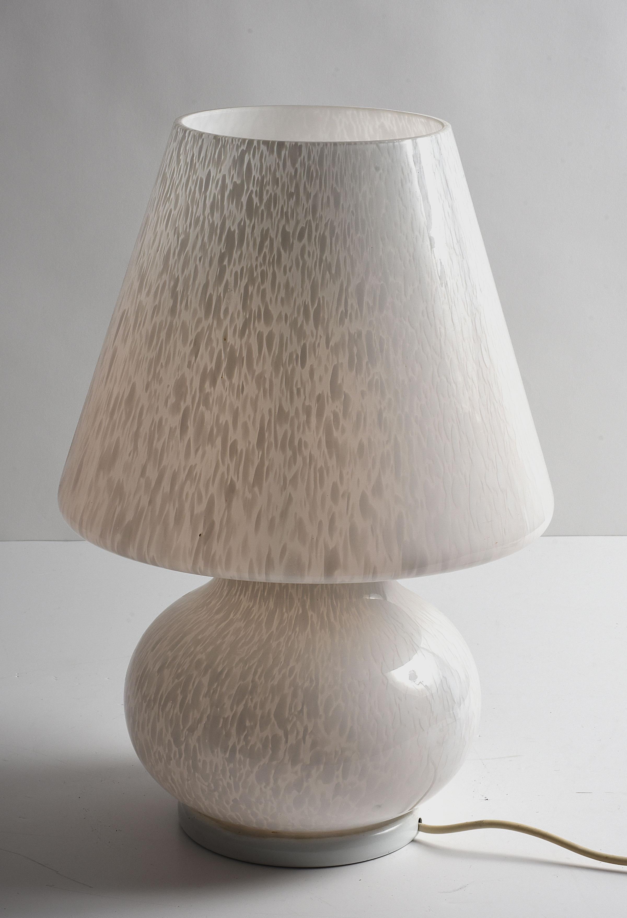 Midcentury White Murano Glass Italian Mushroom-Shaped Table Lamp, 1970s 7