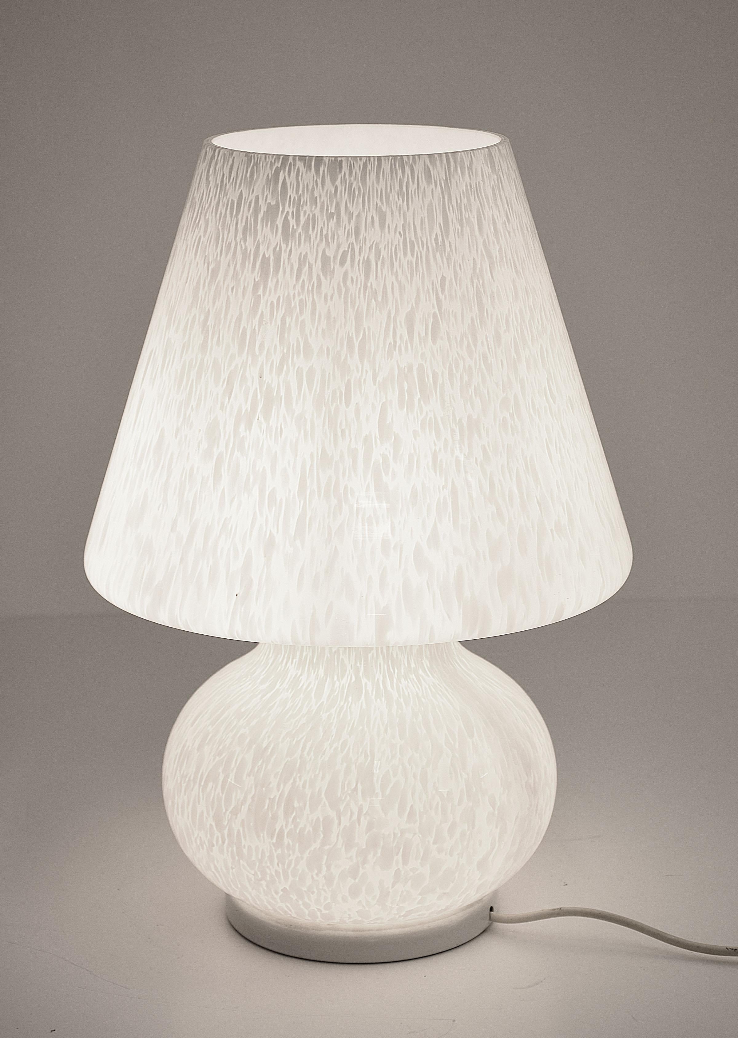 Midcentury White Murano Glass Italian Mushroom-Shaped Table Lamp, 1970s 8