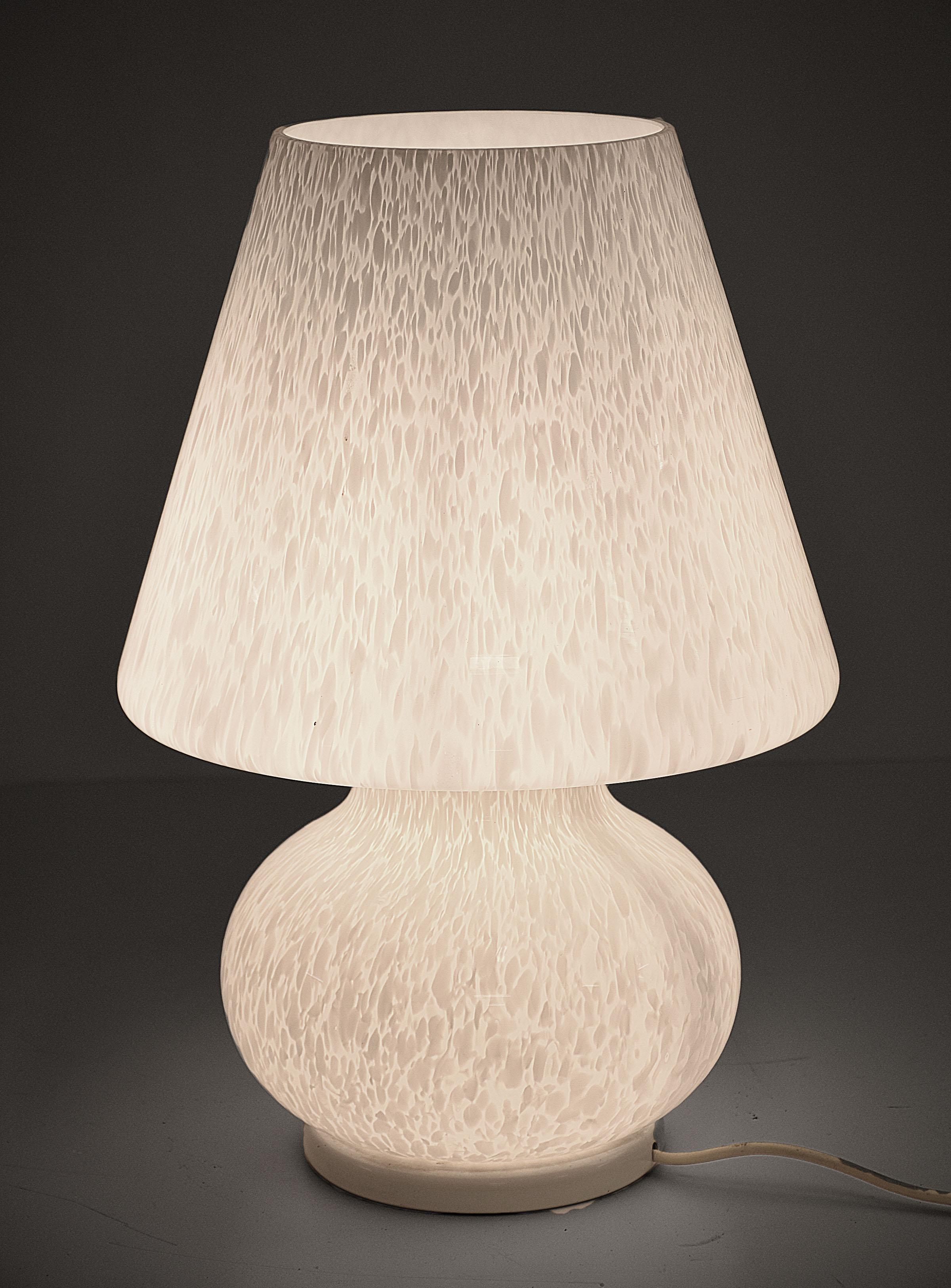 Midcentury White Murano Glass Italian Mushroom-Shaped Table Lamp, 1970s 9