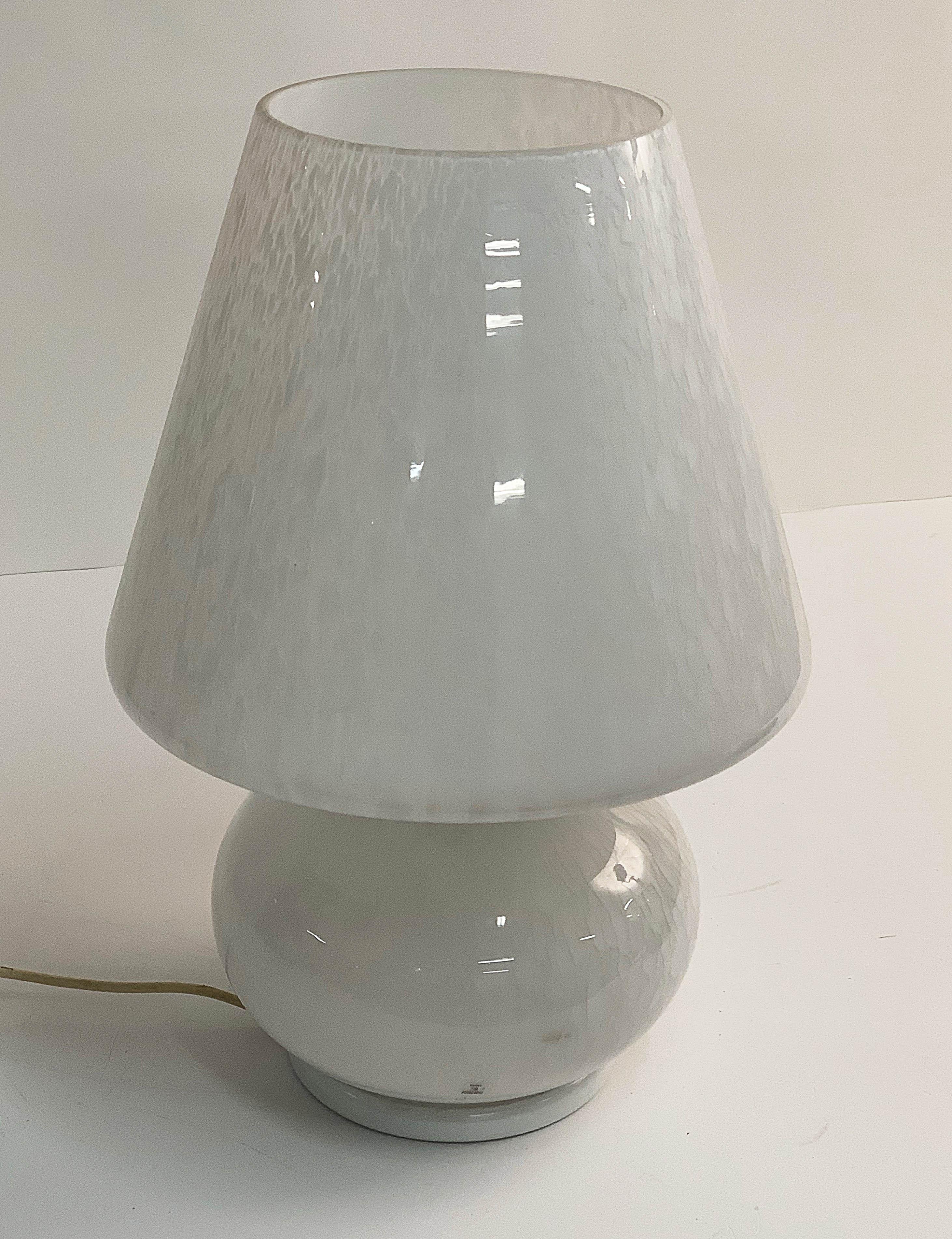 Midcentury White Murano Glass Italian Mushroom-Shaped Table Lamp, 1970s 10