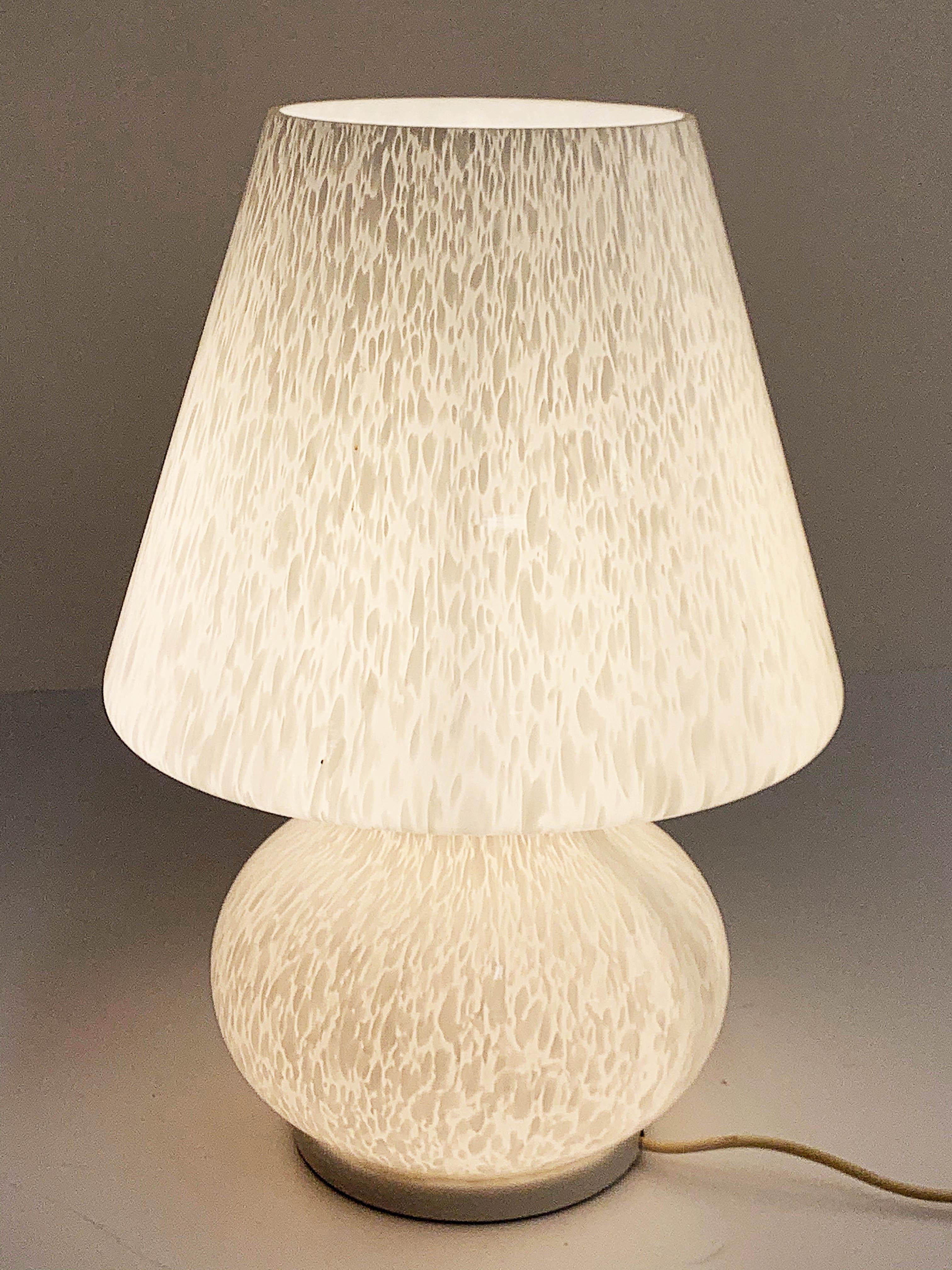 Midcentury White Murano Glass Italian Mushroom-Shaped Table Lamp, 1970s 12