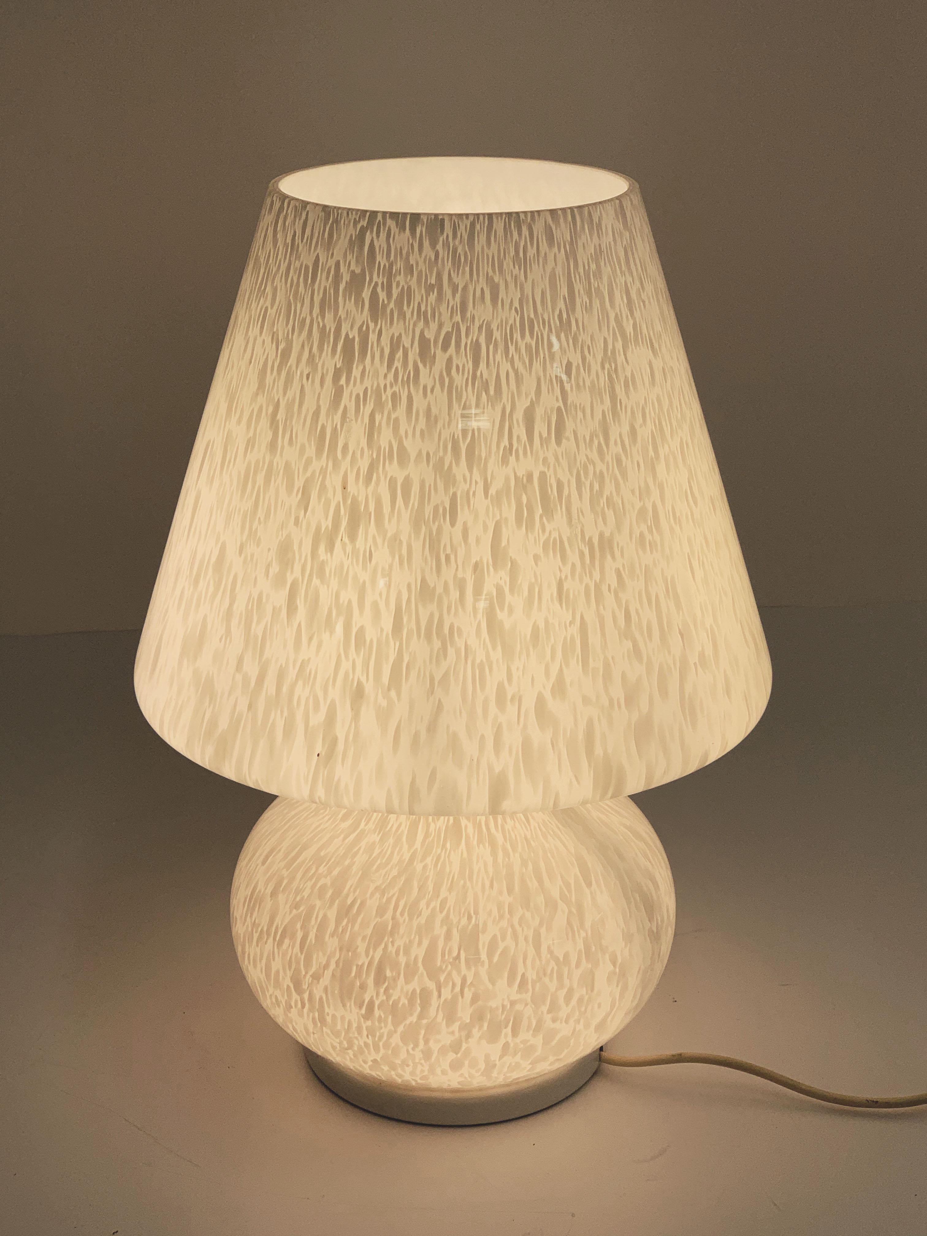 Midcentury White Murano Glass Italian Mushroom-Shaped Table Lamp, 1970s 14