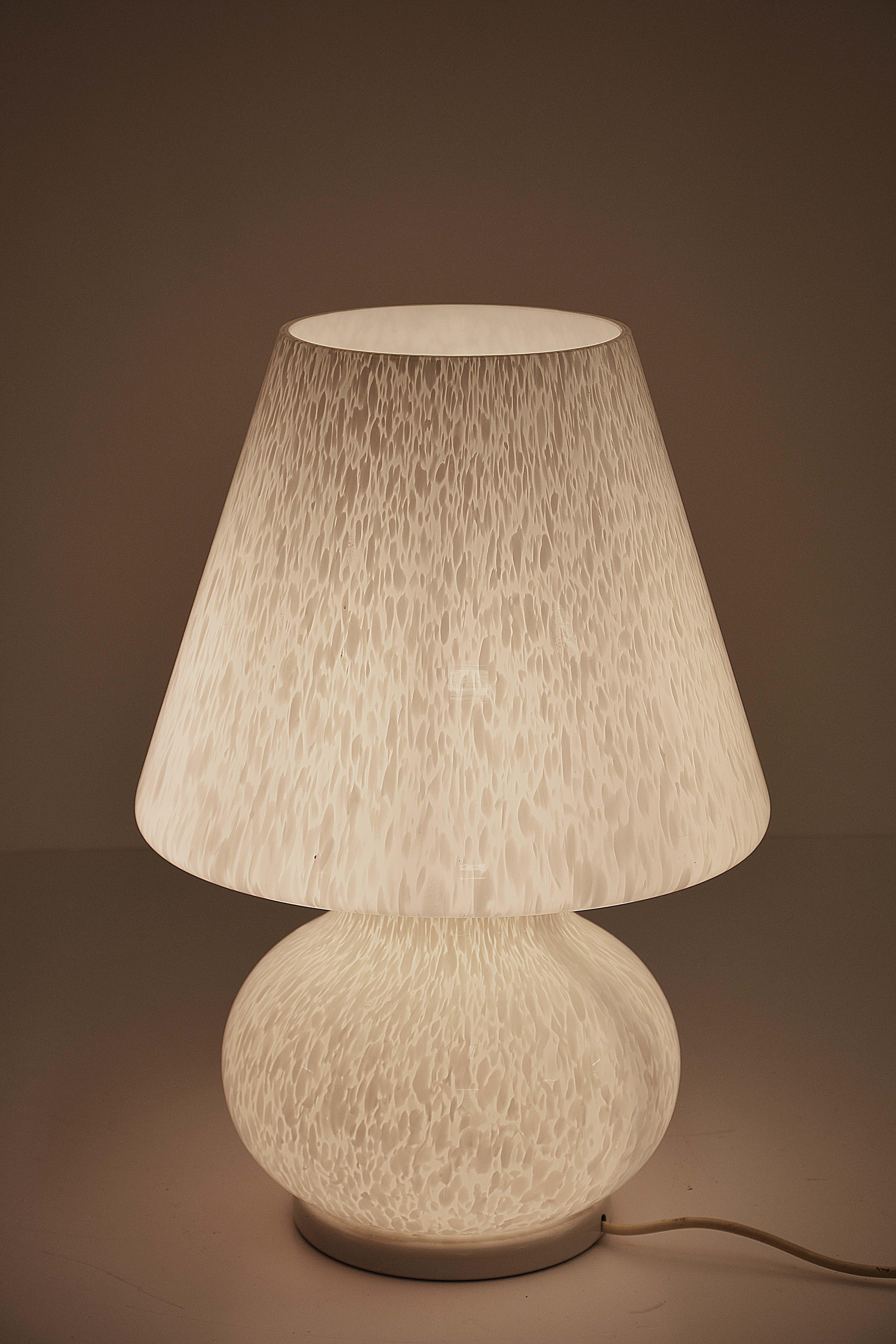 20th Century Midcentury White Murano Glass Italian Mushroom-Shaped Table Lamp, 1970s