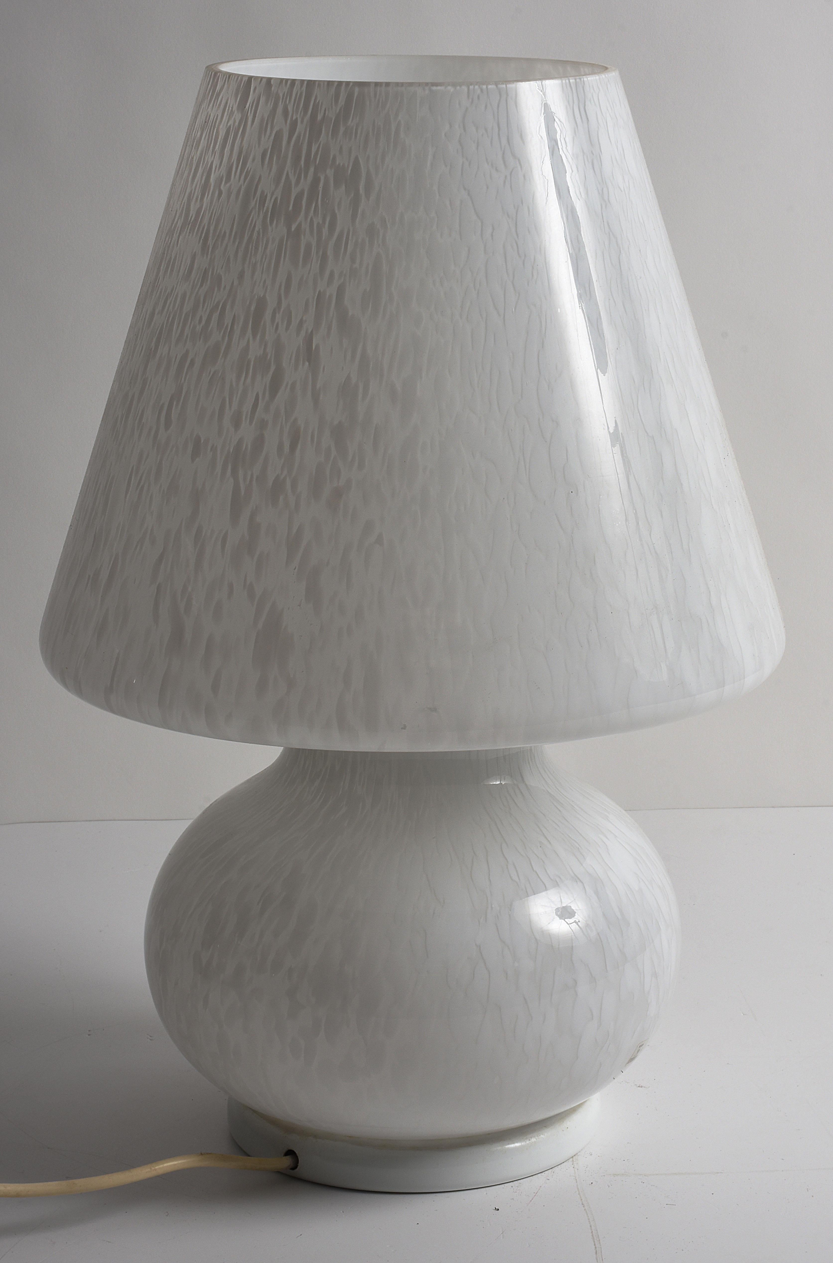 Midcentury White Murano Glass Italian Mushroom-Shaped Table Lamp, 1970s 2