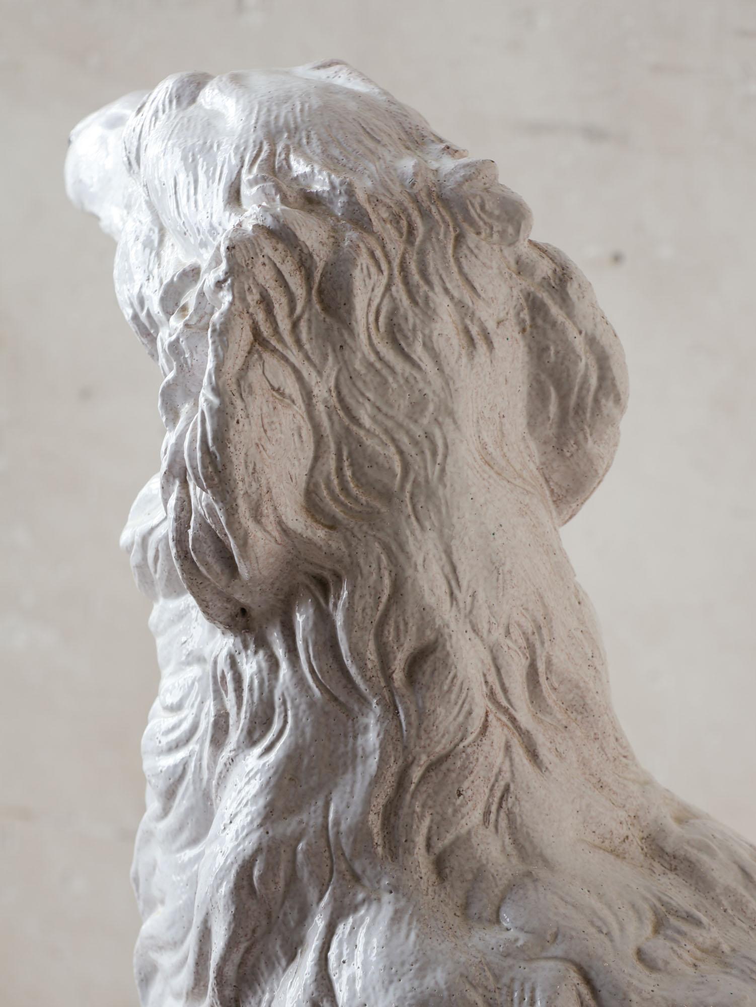 Sculpture italienne du milieu du siècle dernier en terre cuite peinte en blanc d'un chien de Borzoi, 1970 en vente 5