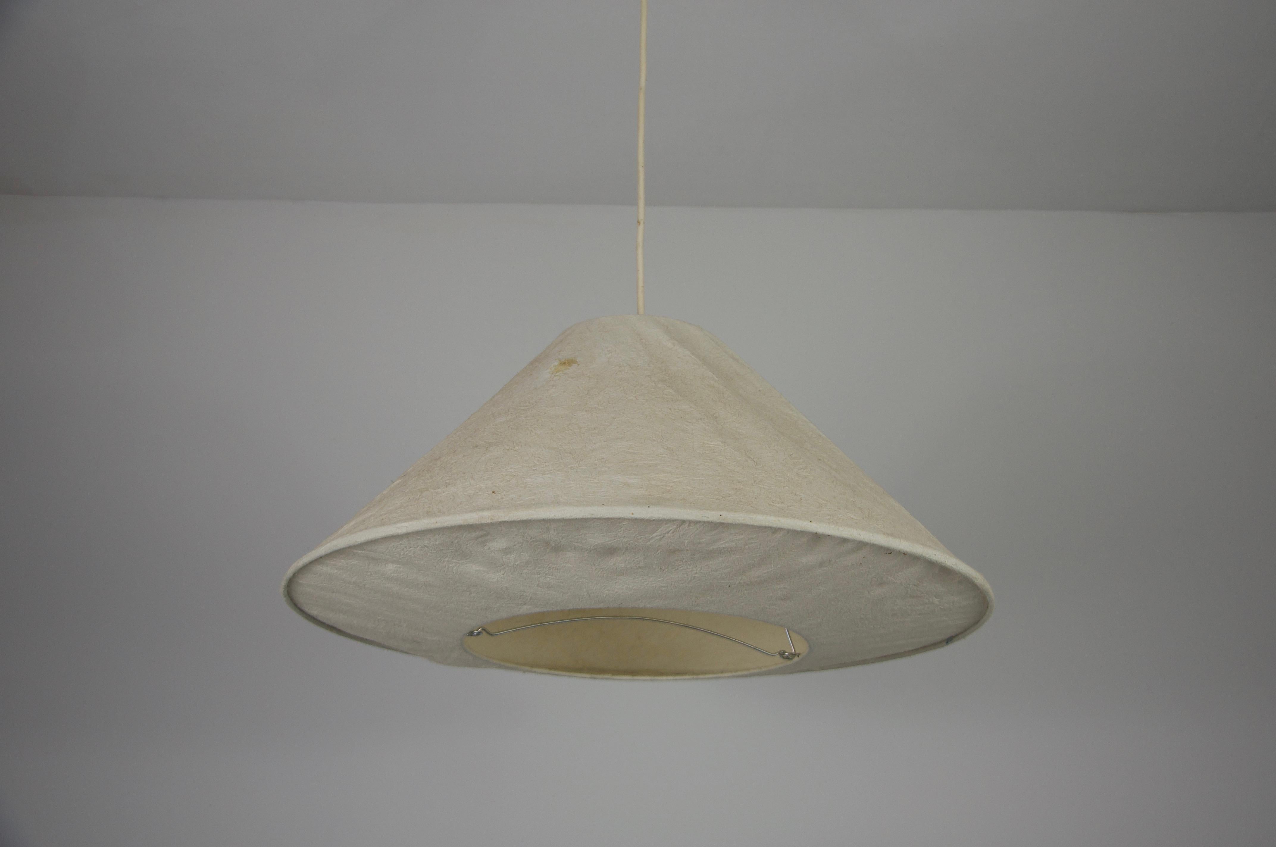 Weiße Mid-Century-Pendelleuchte, 1960er Jahre, Deutschland (Mitte des 20. Jahrhunderts) im Angebot