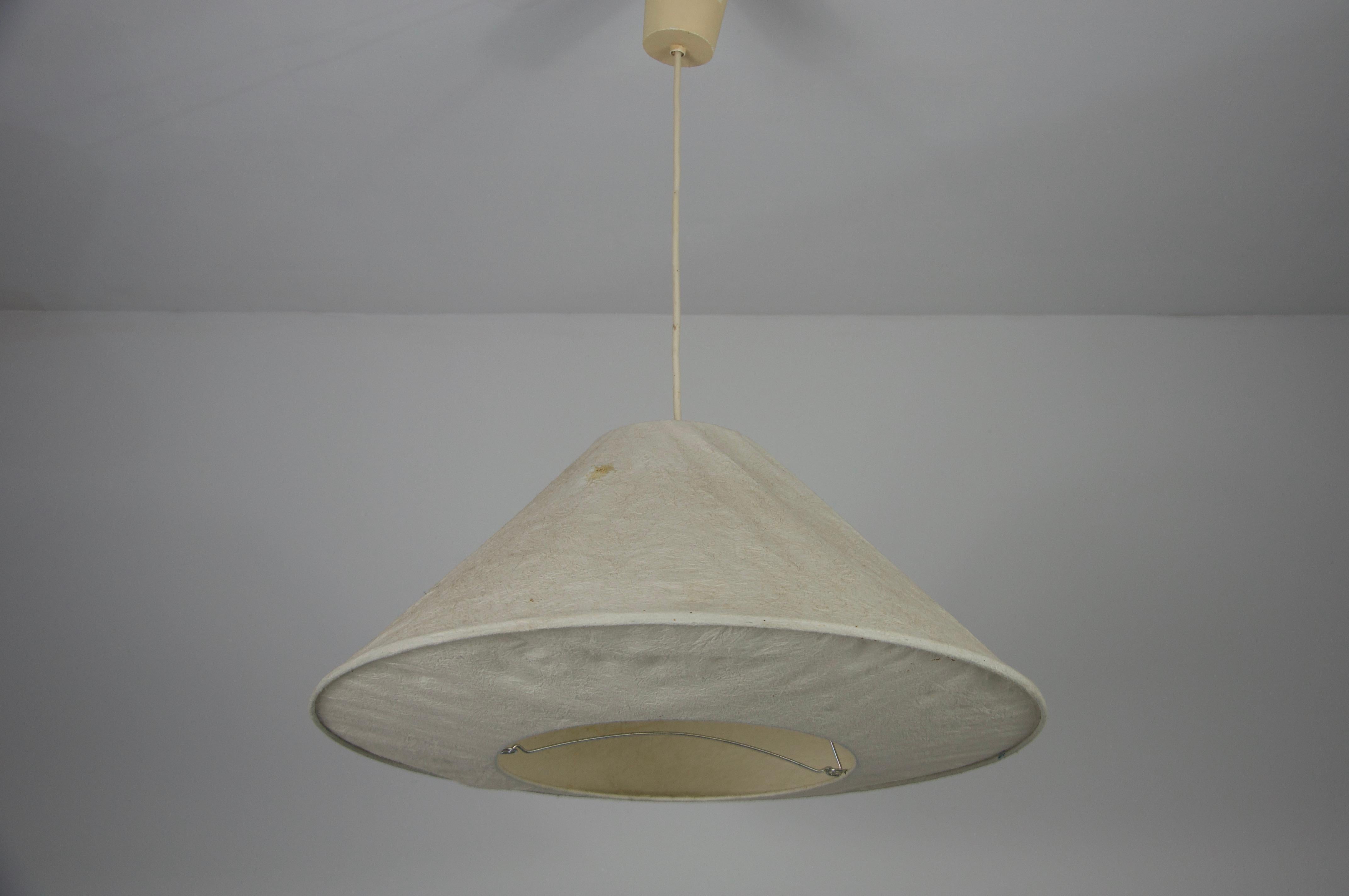 Weiße Mid-Century-Pendelleuchte, 1960er Jahre, Deutschland (Stoff) im Angebot