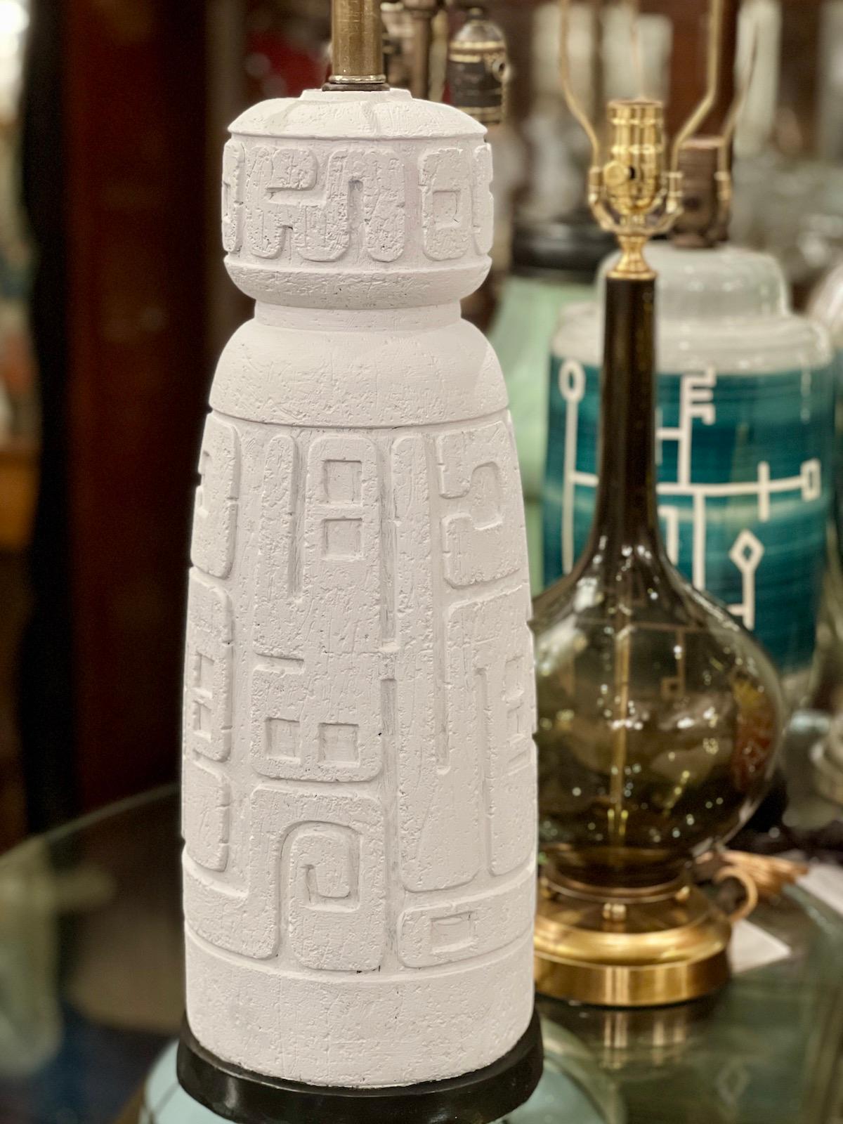 Mid-Century White Plaster Lamp For Sale 1