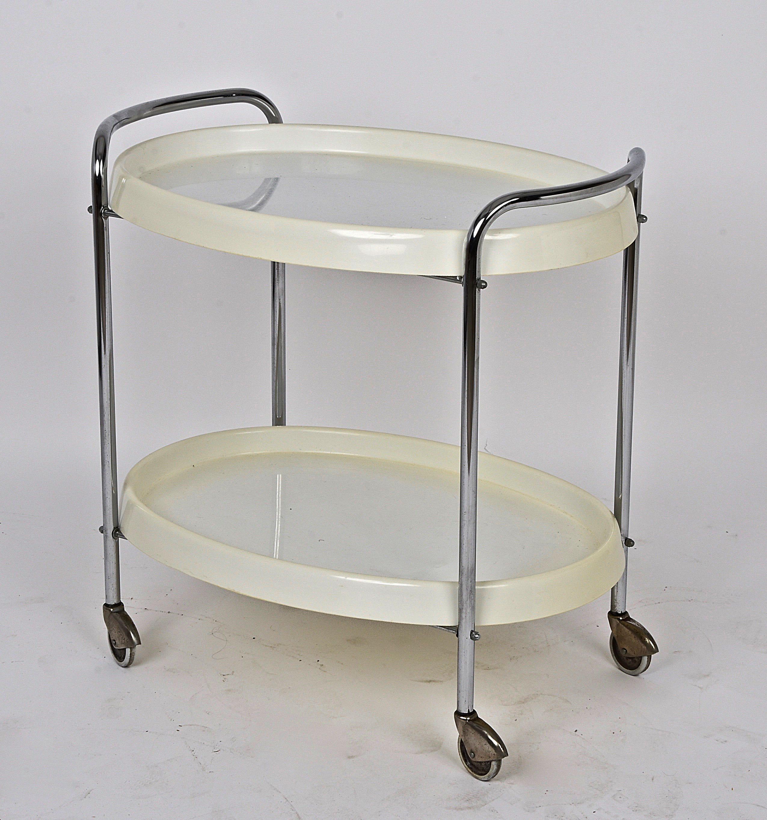 Very rare midcentury bar cart in white plastic and chromed metal. This piece is in very good condition, was designed in Italy during the 1950s.

A wonderful piece that will complete a midcentury kitchen with its round lines and solid