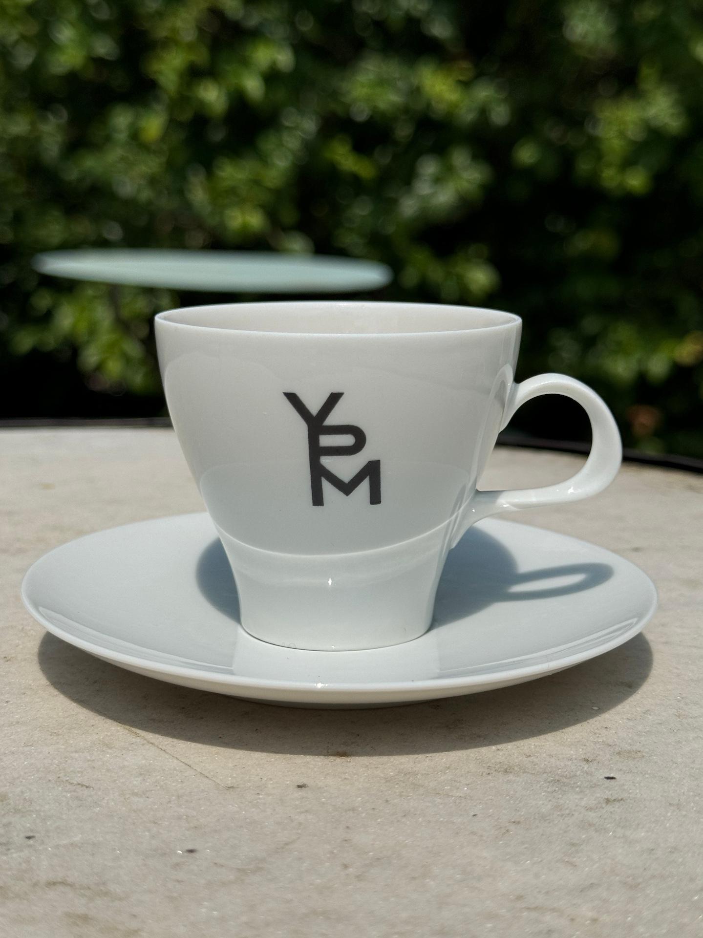 Jean Luce Paris porcelana blanca 8 tazas de café y platillos Circa 1950

JEAN LUCE (1895-1964), miembro del movimiento UAM, trabajó el equilibrio entre forma y función en la cristalería y cerámica que producía para su tienda de París, para los