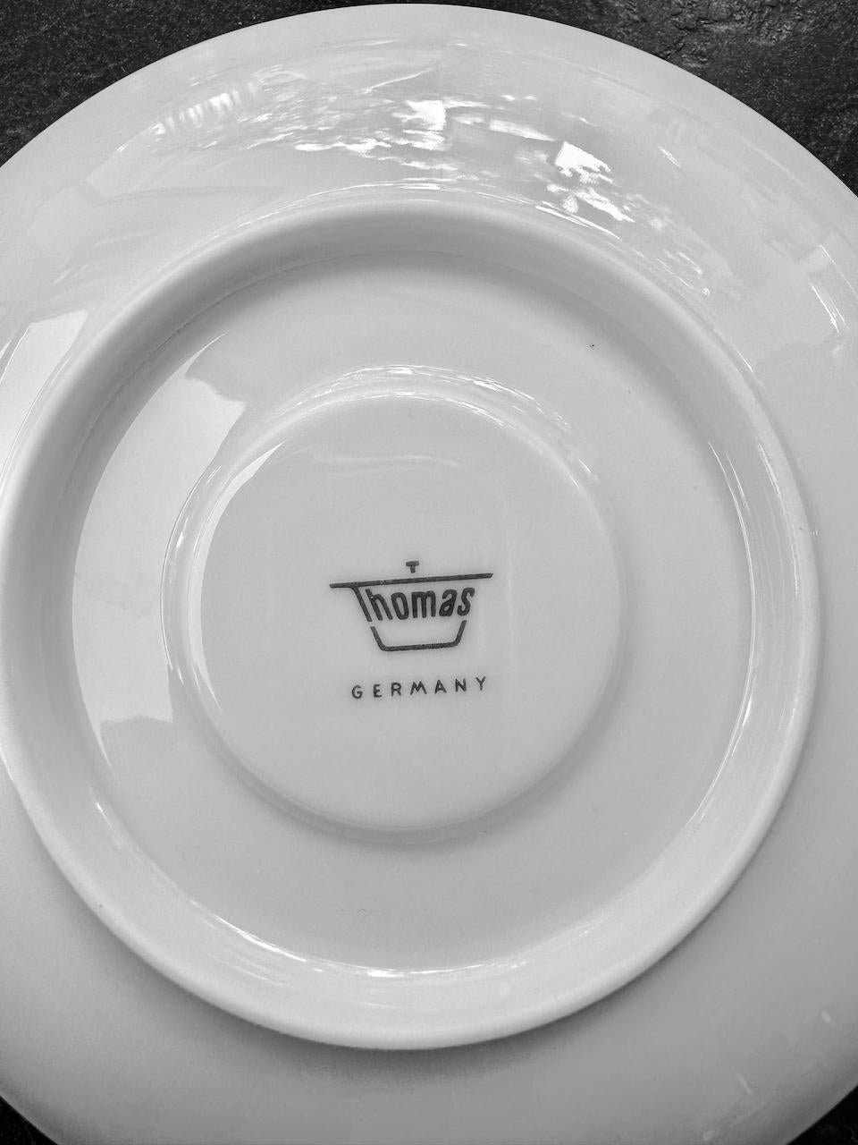 Tazas de café de porcelana blanca francesa de mediados de siglo de la manufactura Jean Luce Thomas en Excelente estado para la venta en Crespières, FR