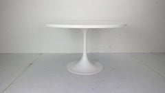 Midcentury White Tulip Round Dining Table, 1970s, Italy