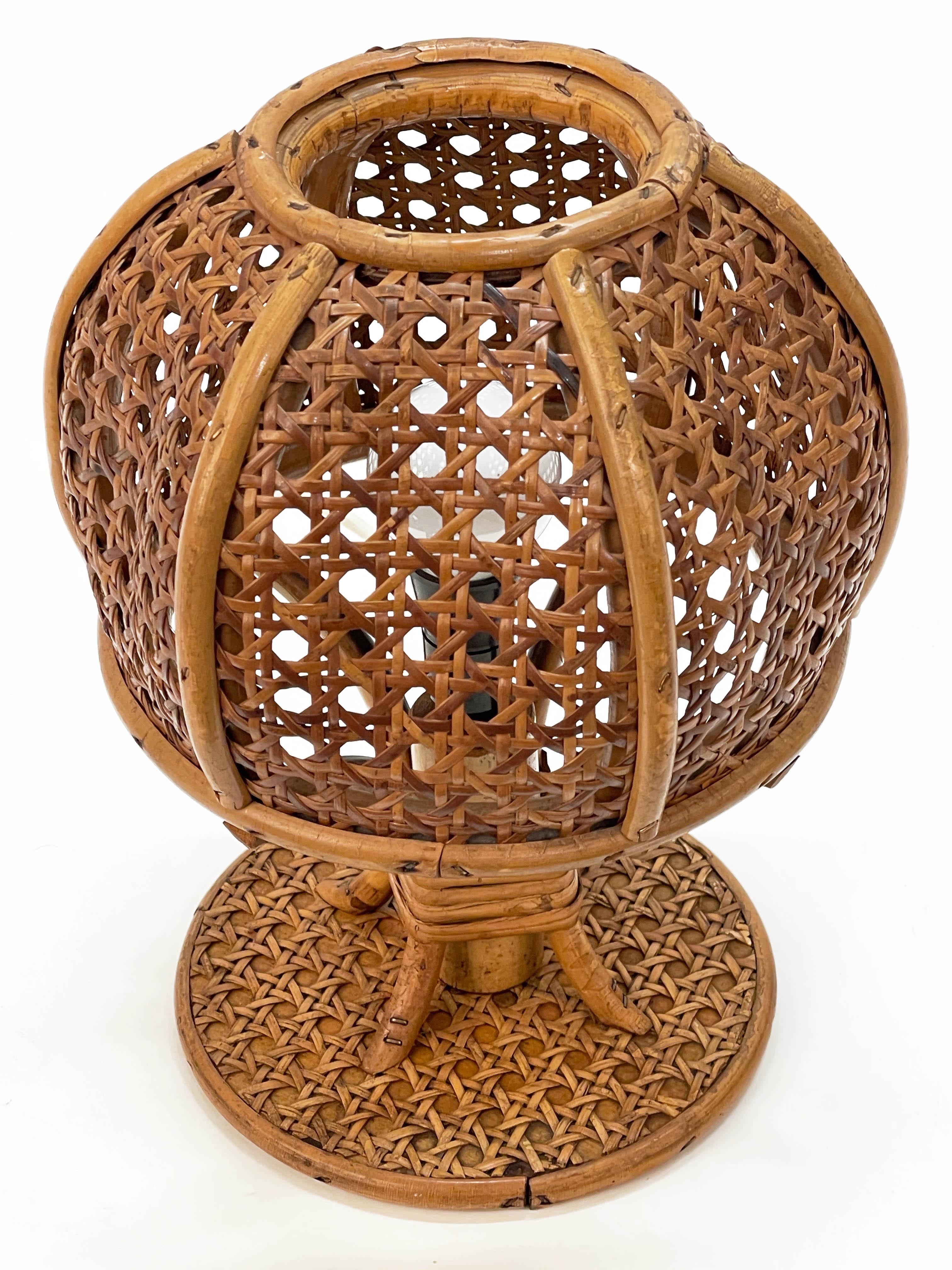 Midcentury Wicker and Rattan Italian Table Lamp, 1960s For Sale 5