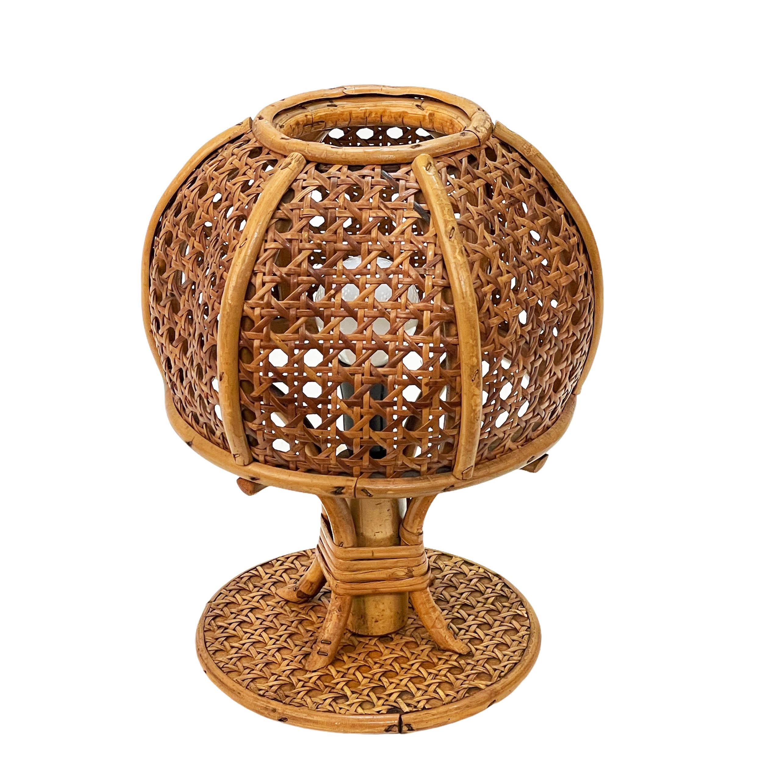 Midcentury Wicker and Rattan Italian Table Lamp, 1960s For Sale 8