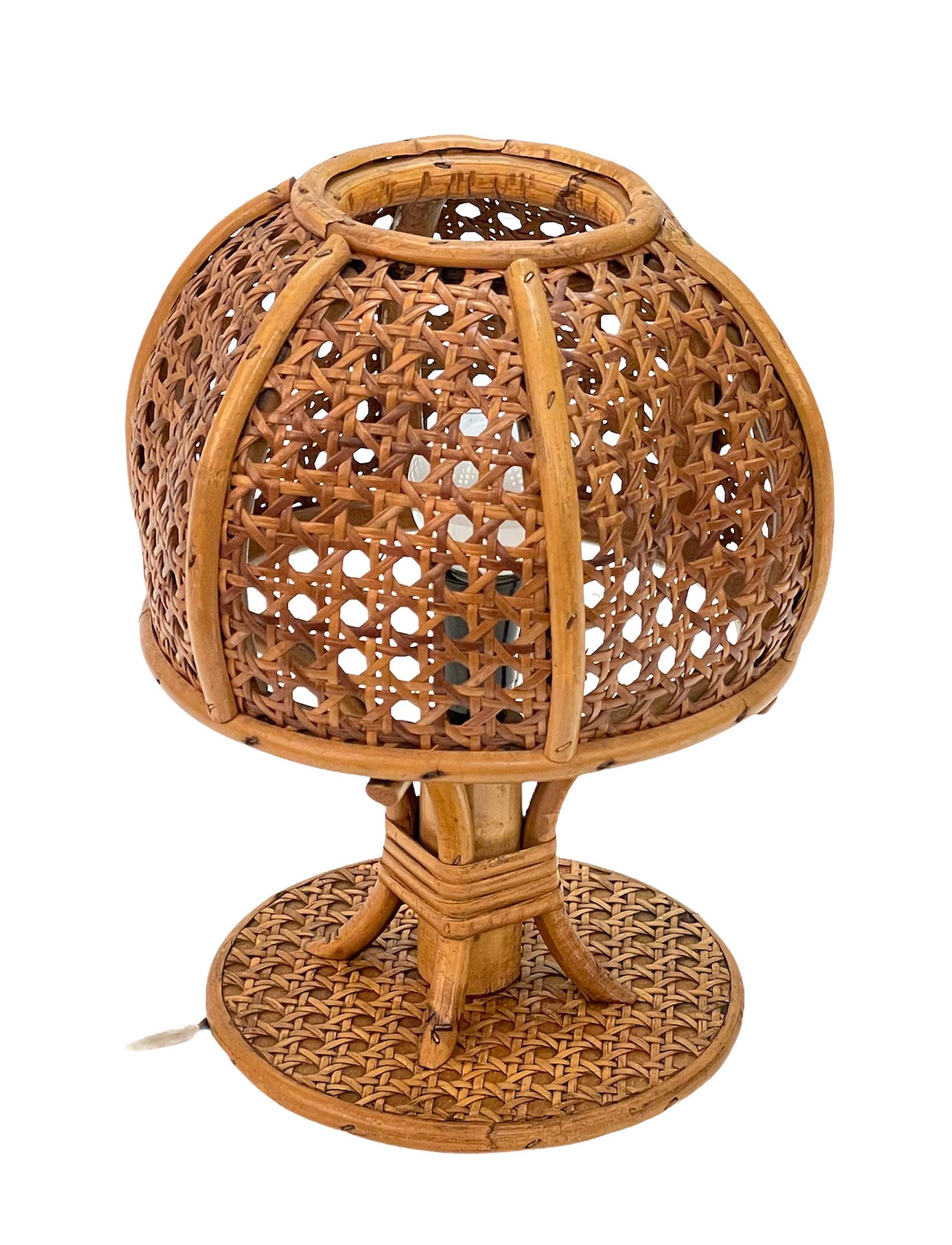 Midcentury Wicker and Rattan Italian Table Lamp, 1960s For Sale 9