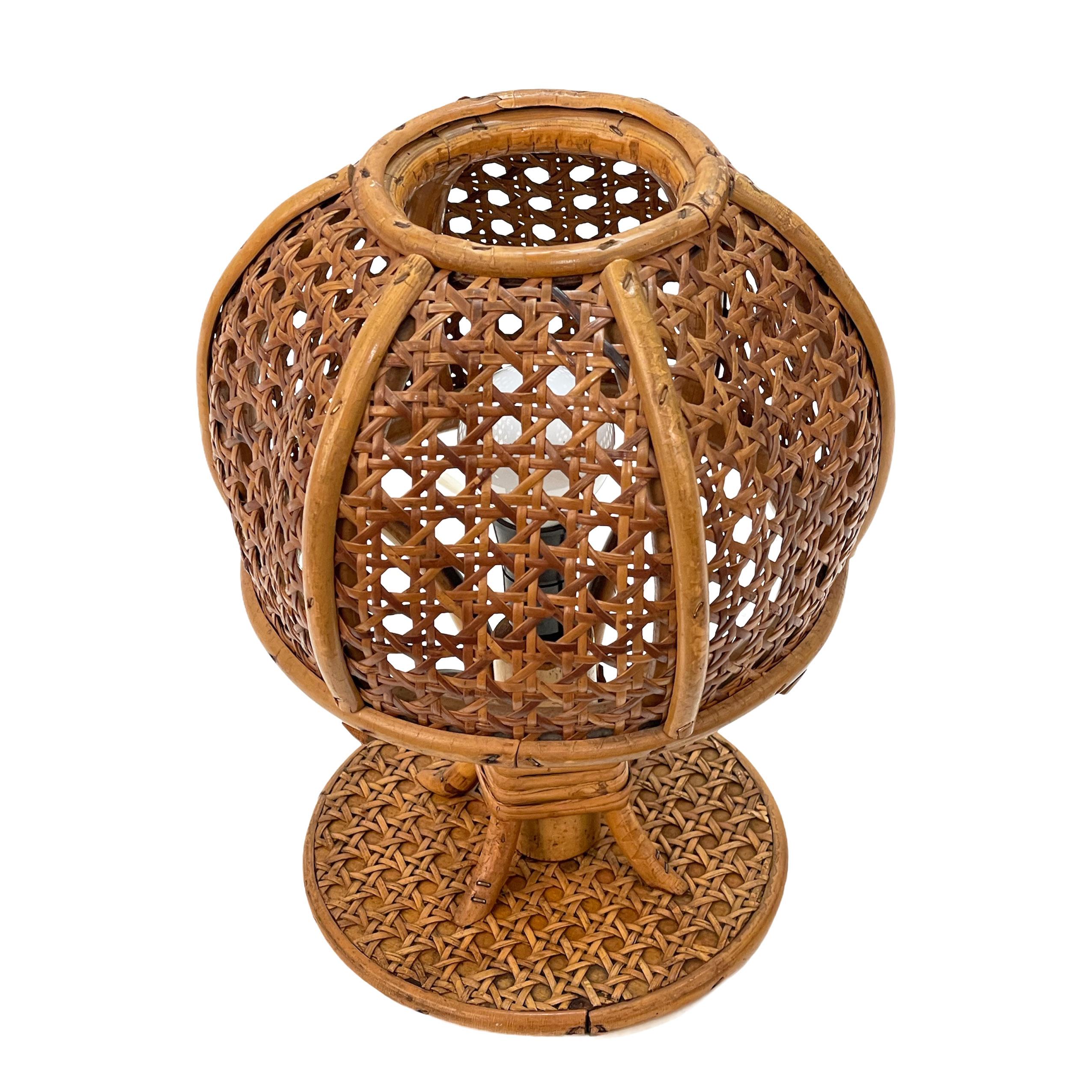 Mid-Century Modern Midcentury Wicker and Rattan Italian Table Lamp, 1960s For Sale