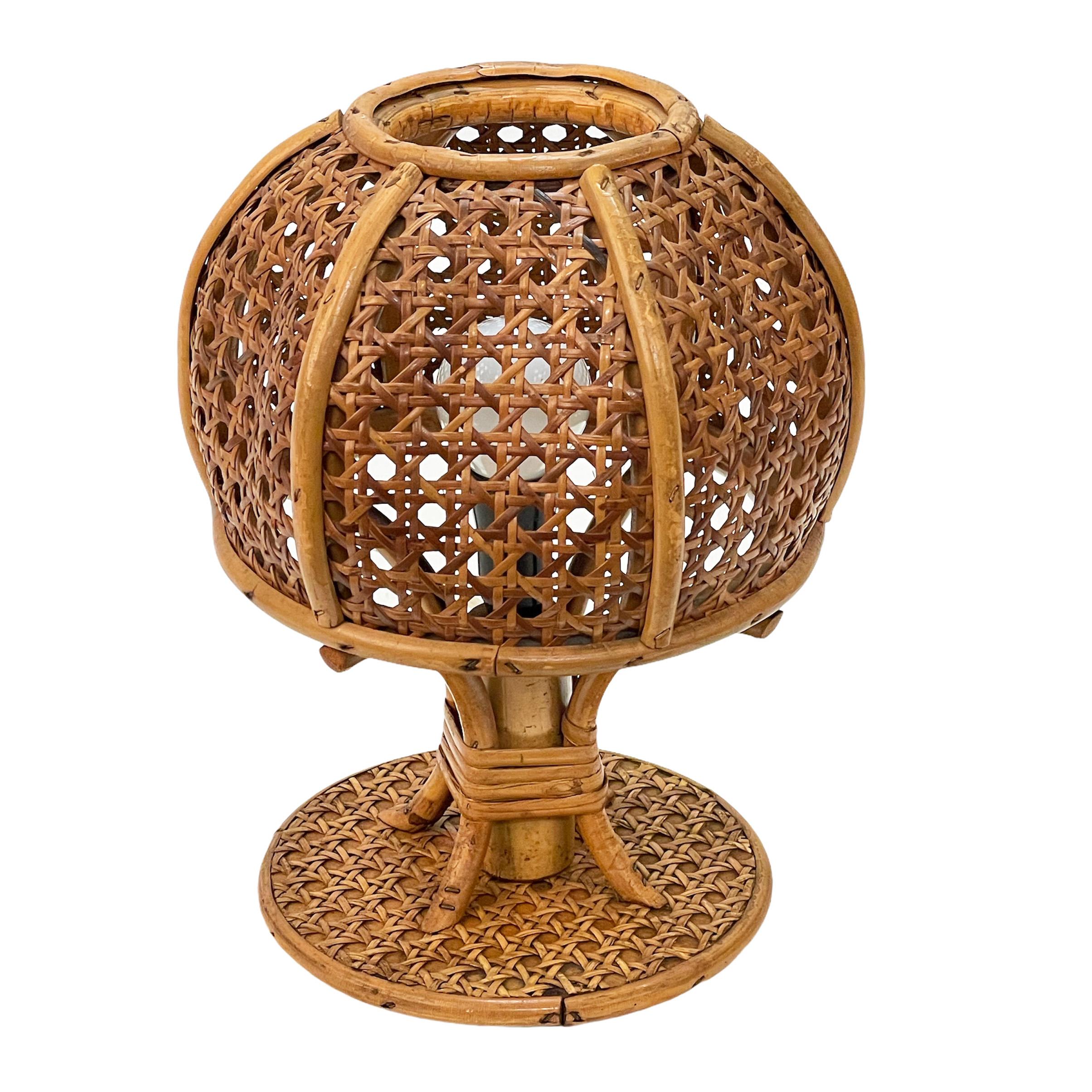 Midcentury Wicker and Rattan Italian Table Lamp, 1960s For Sale 1