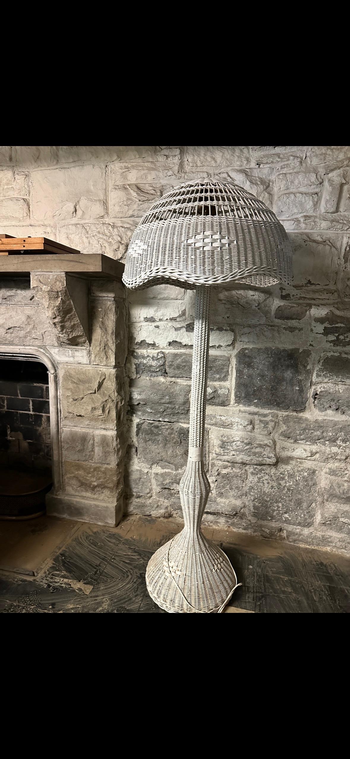 Beautiful painted wicker floor lamp with original shade in excellent vintage condition. Features minimal age-consistent wear. There is a pull-chain underneath shade to turn on and off each of the two bulb sockets. This style of lamp incorporates