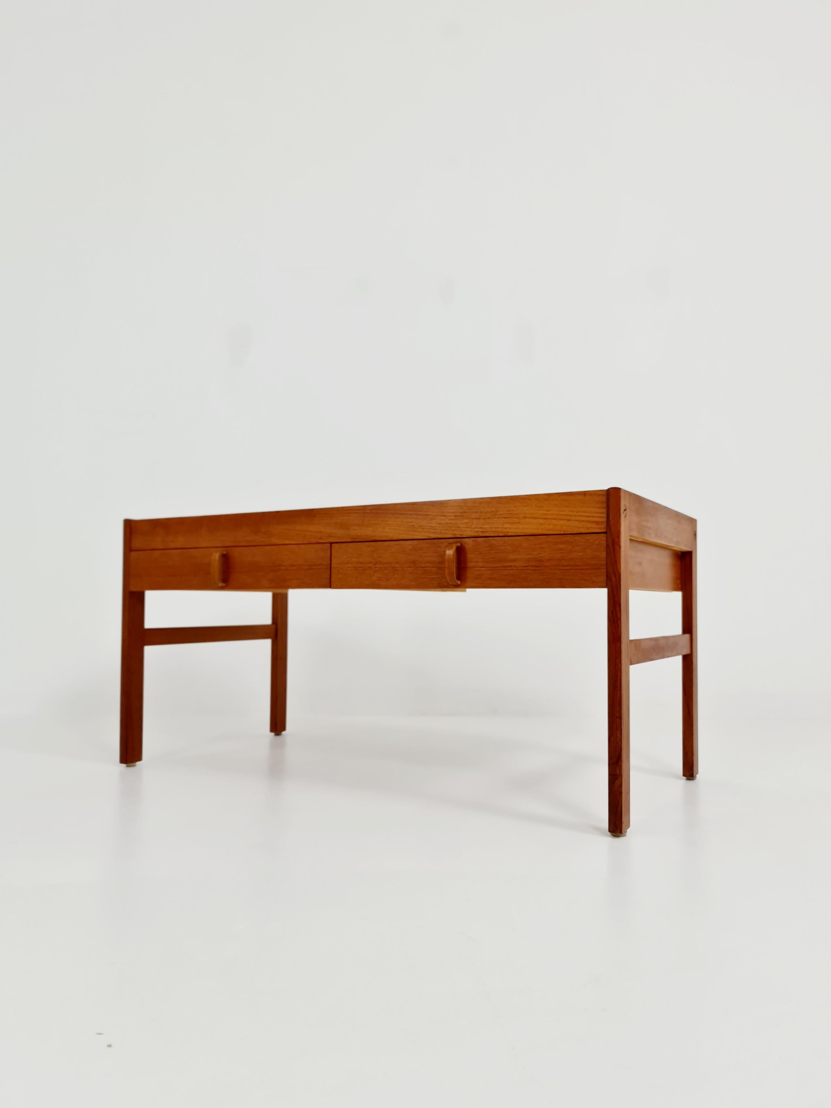 Midcentury wide Danish teak vintage Side table/ Bedside table/ Night stand, 1960 For Sale 2