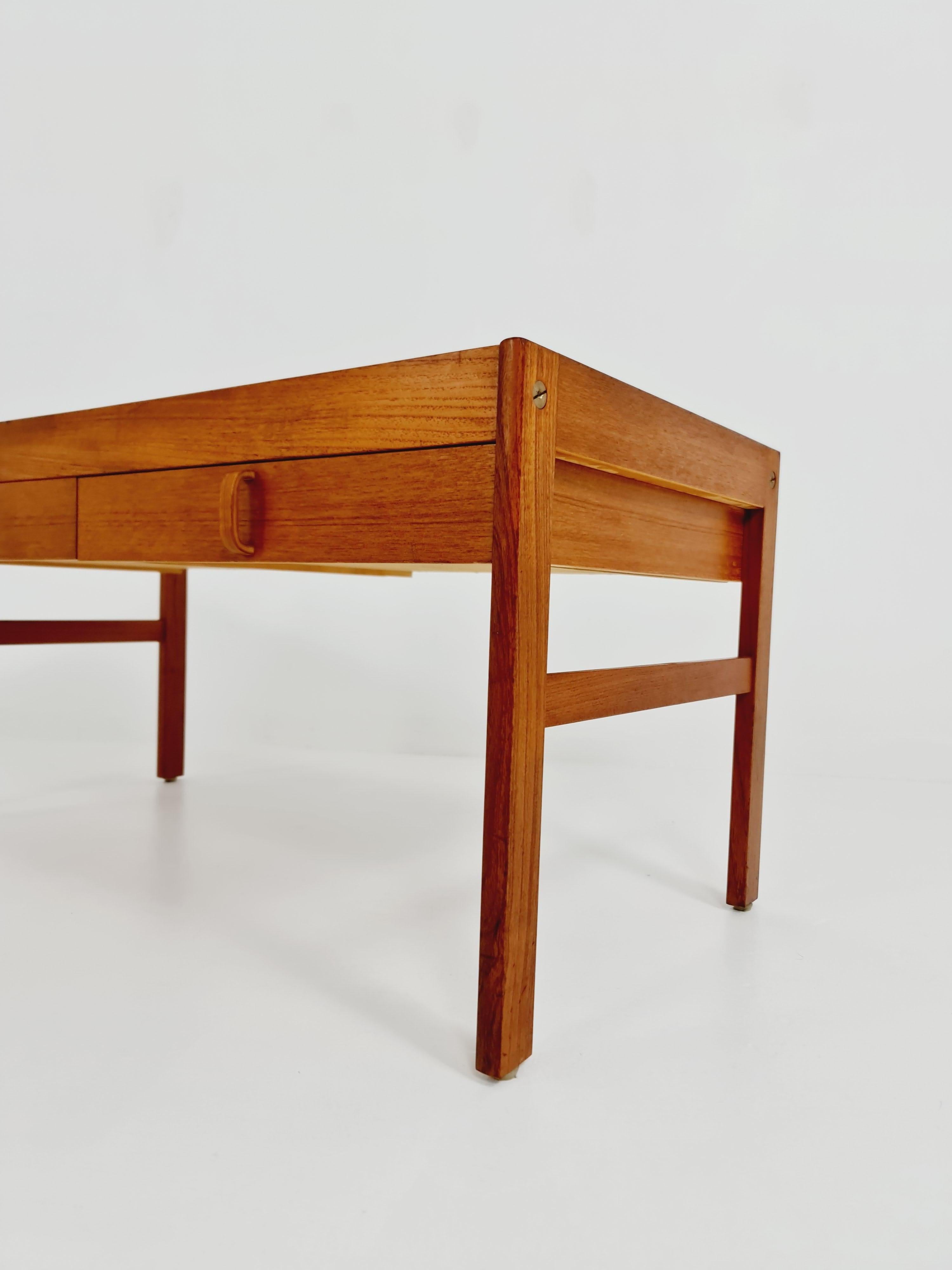 Midcentury wide Danish teak vintage Side table/ Bedside table/ Night stand, 1960 For Sale 3