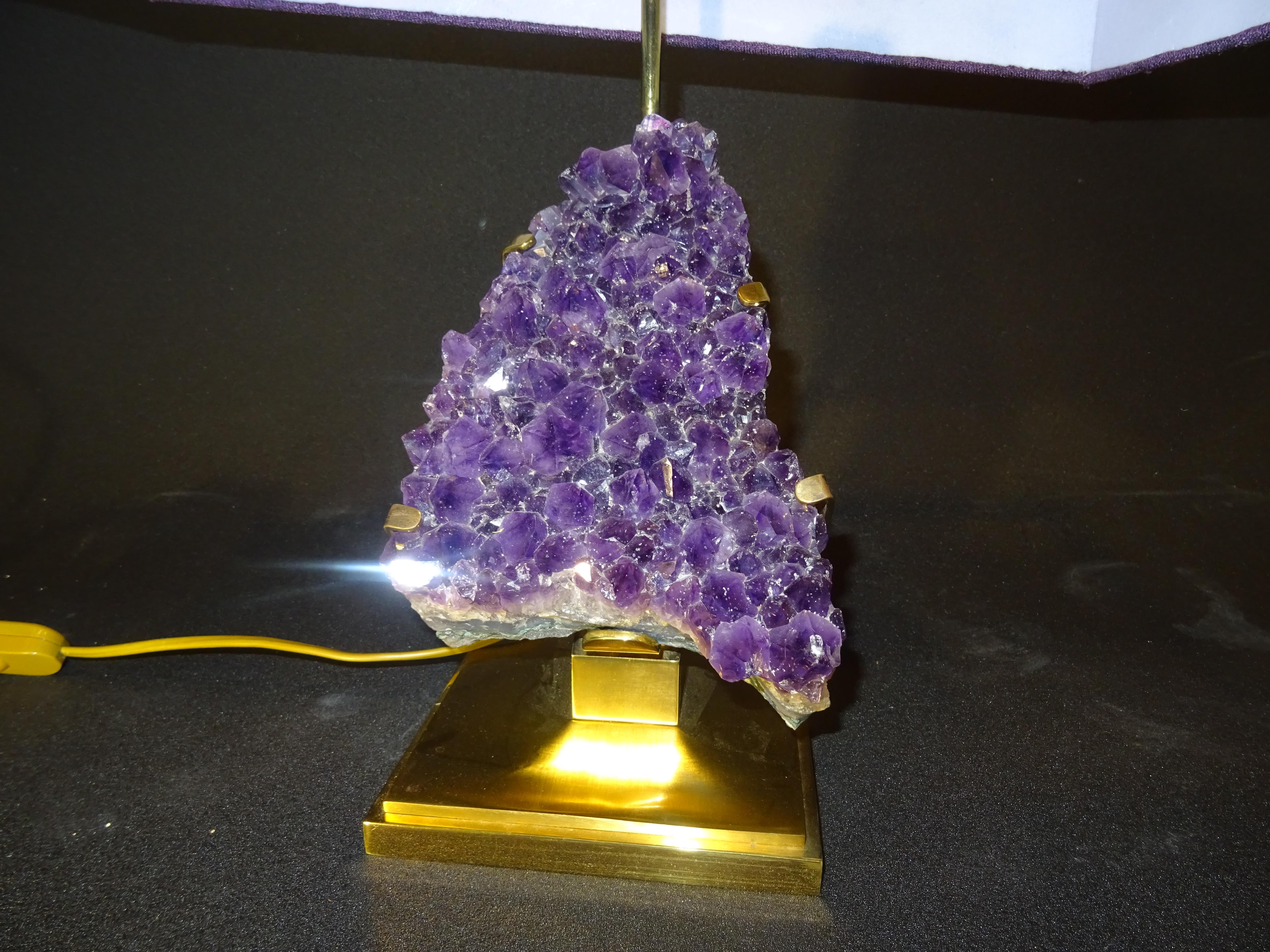 Stunning Willy Daro Amethyst and brass adjustable table lamp, circa 1970, new amethyst color screen.
Its in a very good condition with age and use. It was purchased in a private collection.
The piece of amethyst is absolutely gorgeous !!!!! It