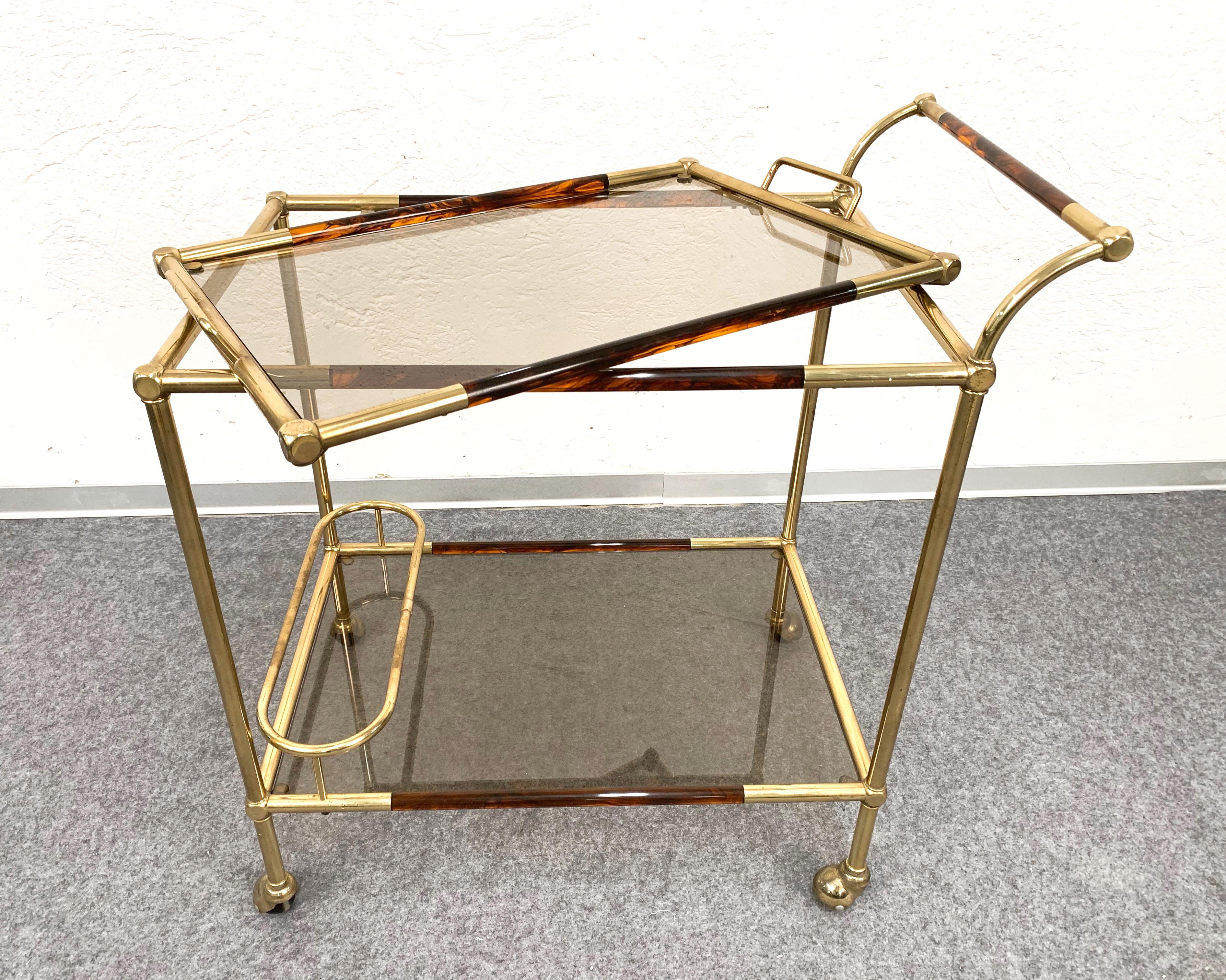 Midcentury Willy Rizzo Brass and Lucite Italian Trolley with Service Tray, 1980s In Good Condition In Roma, IT