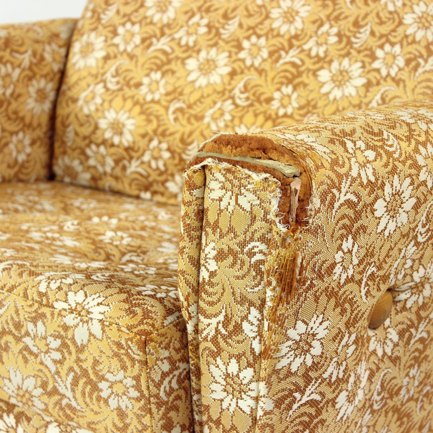 Fauteuil à roulettes du milieu du siècle par Ton, Tchécoslovaquie années 1960 en vente 1