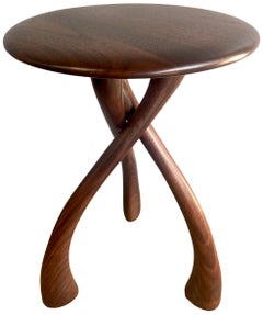 Table d'appoint Wishbone en noyer (4 disponibles)