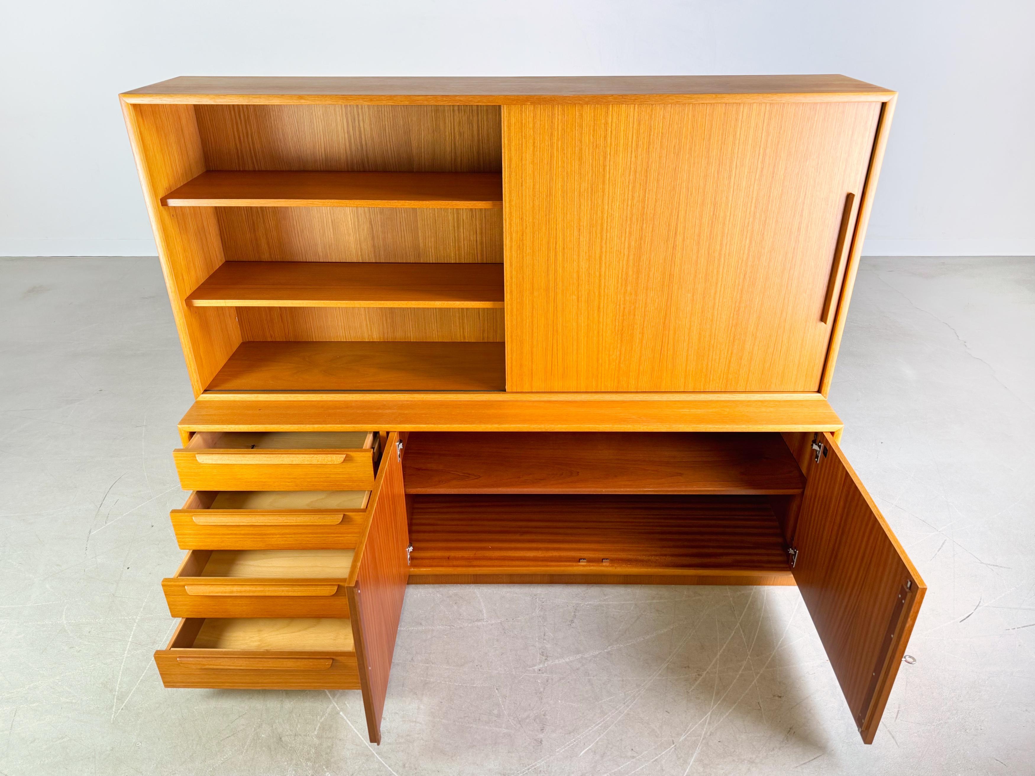 Mid-Century moderno Credenza in teak WK Möbel II Schrank Regal Vintage del Medioevo in vendita