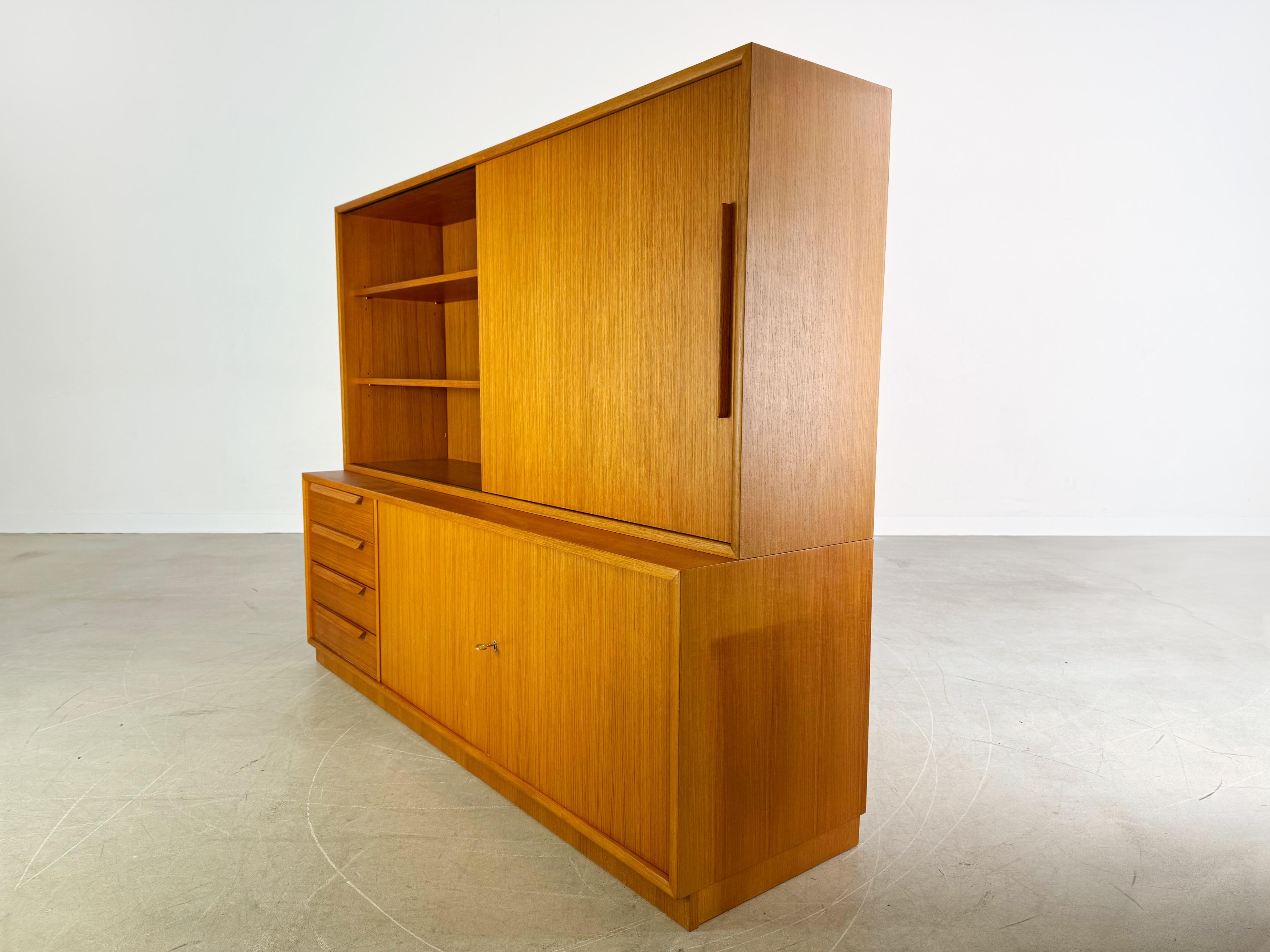 Credenza in teak WK Möbel II Schrank Regal Vintage del Medioevo In condizioni buone in vendita a Berlin, DE
