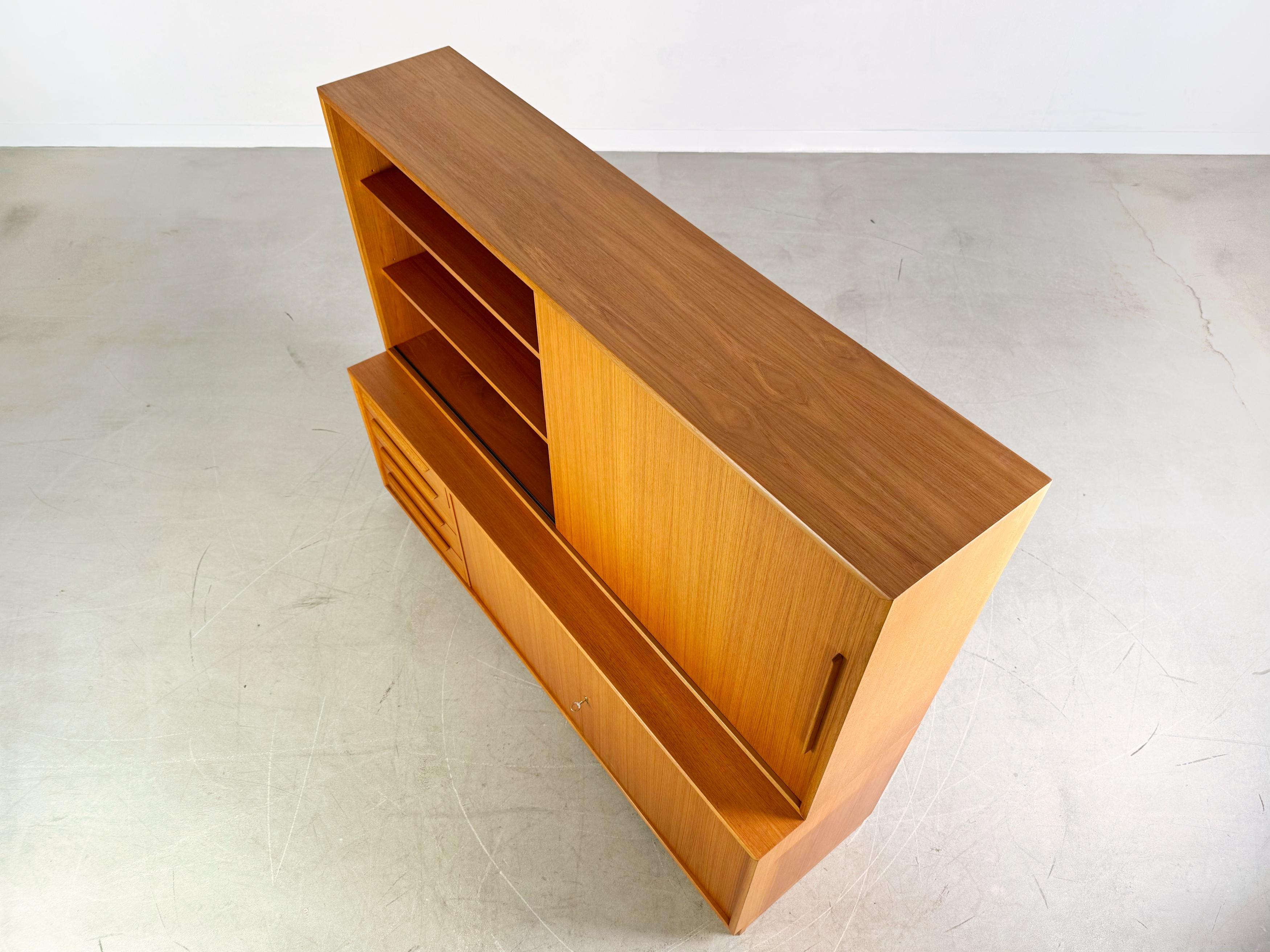 Metà XX secolo Credenza in teak WK Möbel II Schrank Regal Vintage del Medioevo in vendita