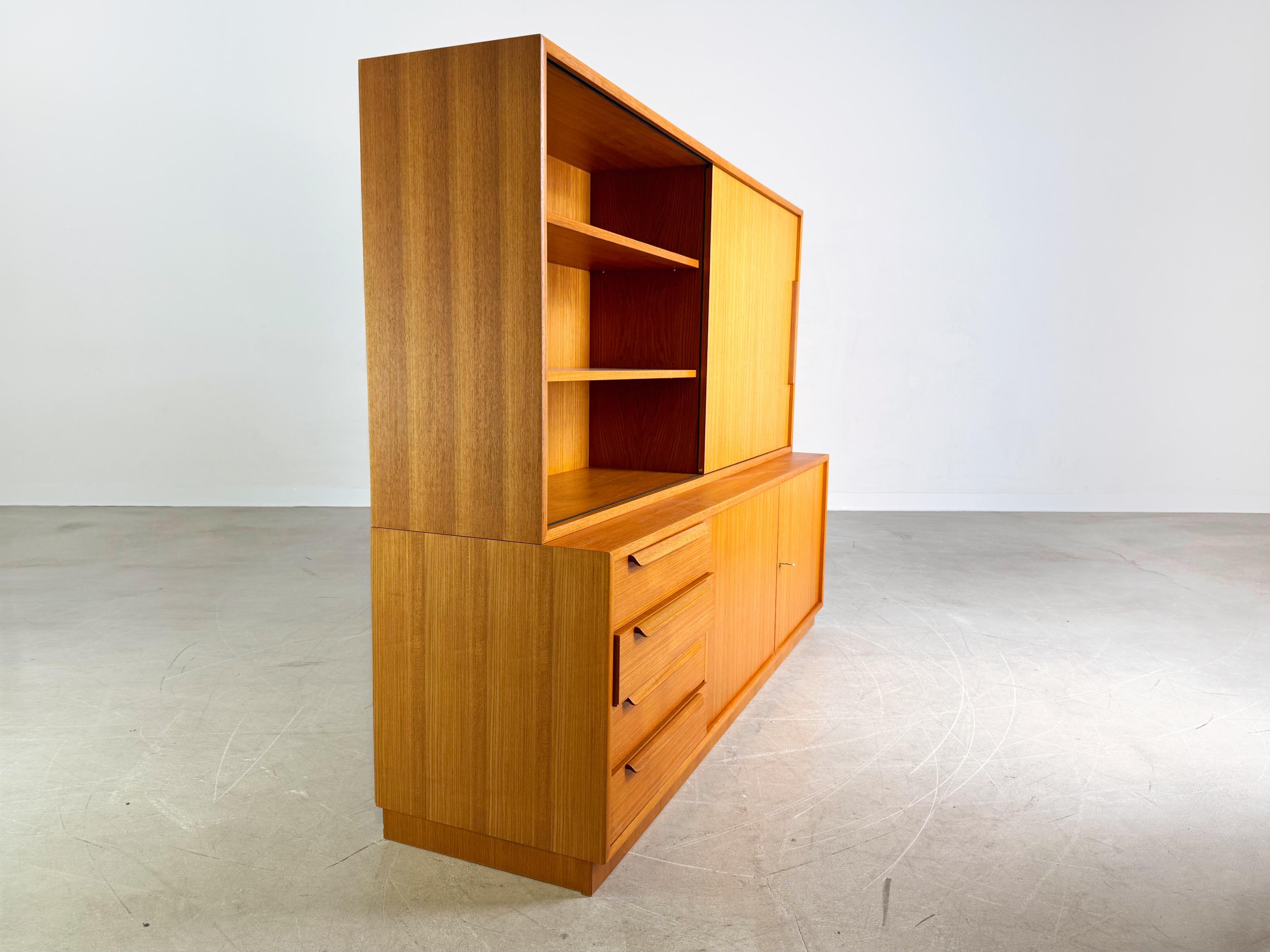 Teak Credenza in teak WK Möbel II Schrank Regal Vintage del Medioevo in vendita