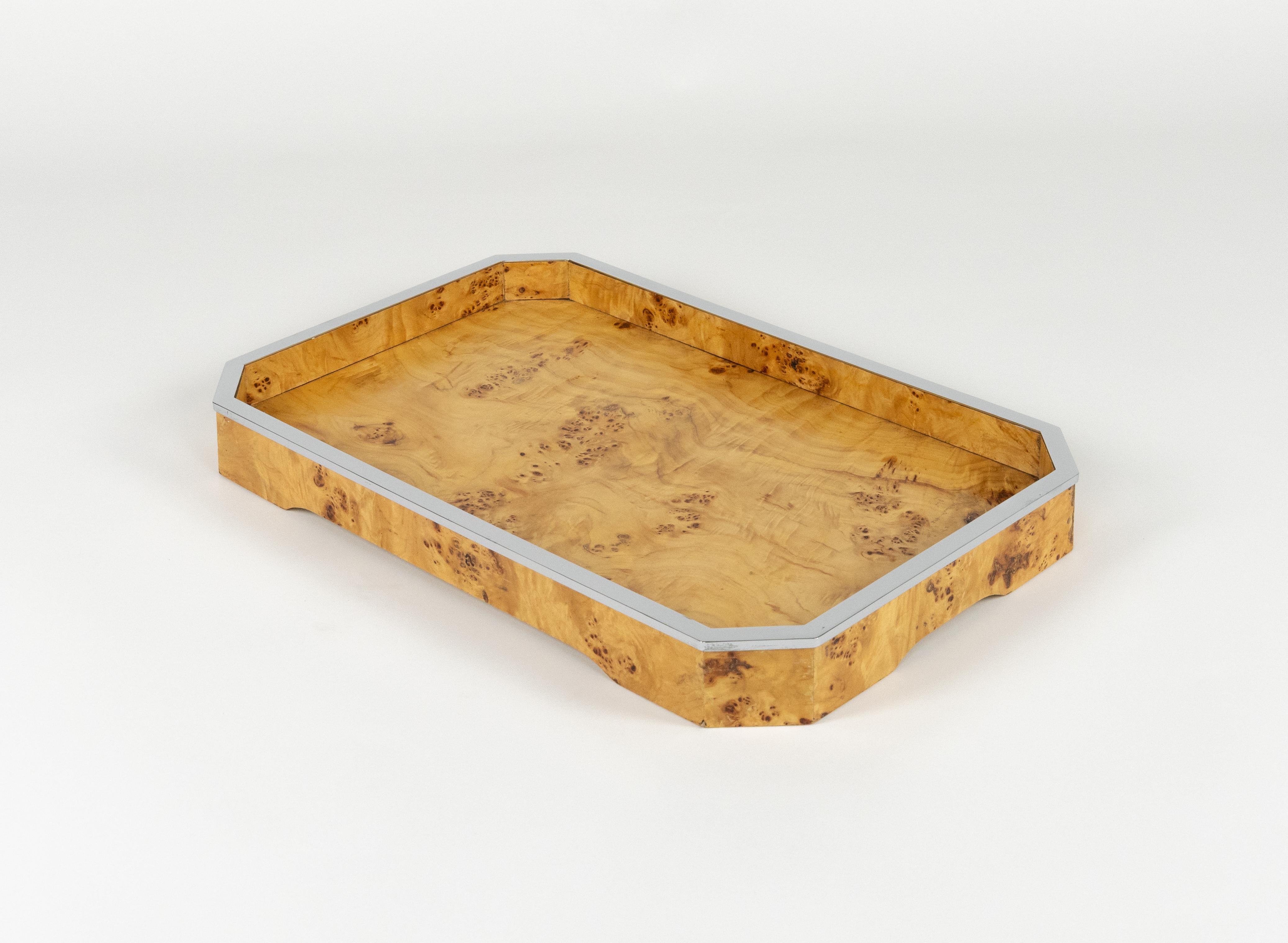 Bandeja de servir de madera y cromo de mediados de siglo atribuida a Tommaso Barbi, Italia Años 70 en Bueno estado para la venta en Rome, IT